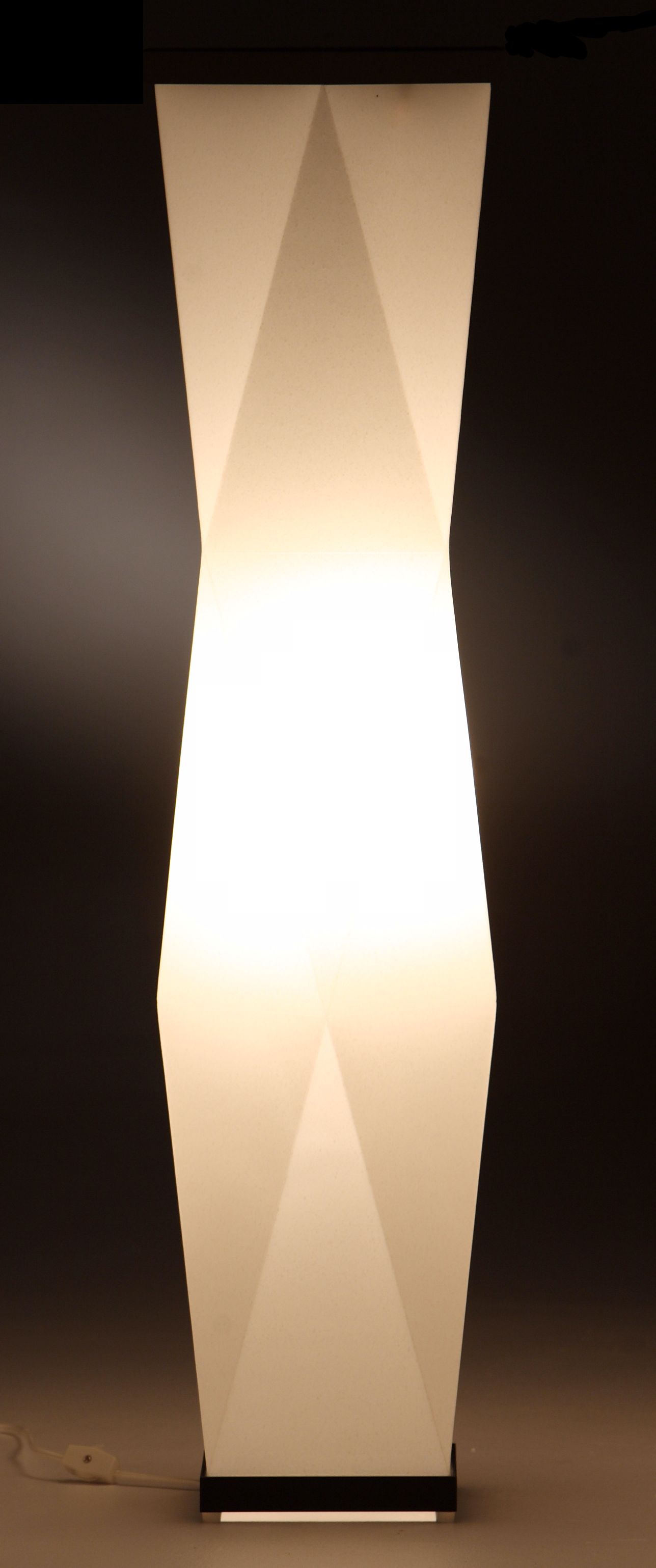 Roland Simmons Trovato Tall Diamond Table Lamp