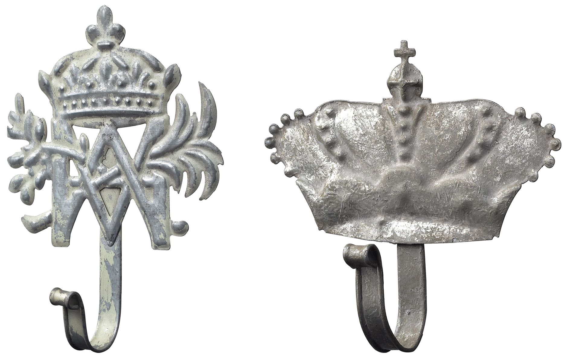 Set of 2 Metal Crown Hooks