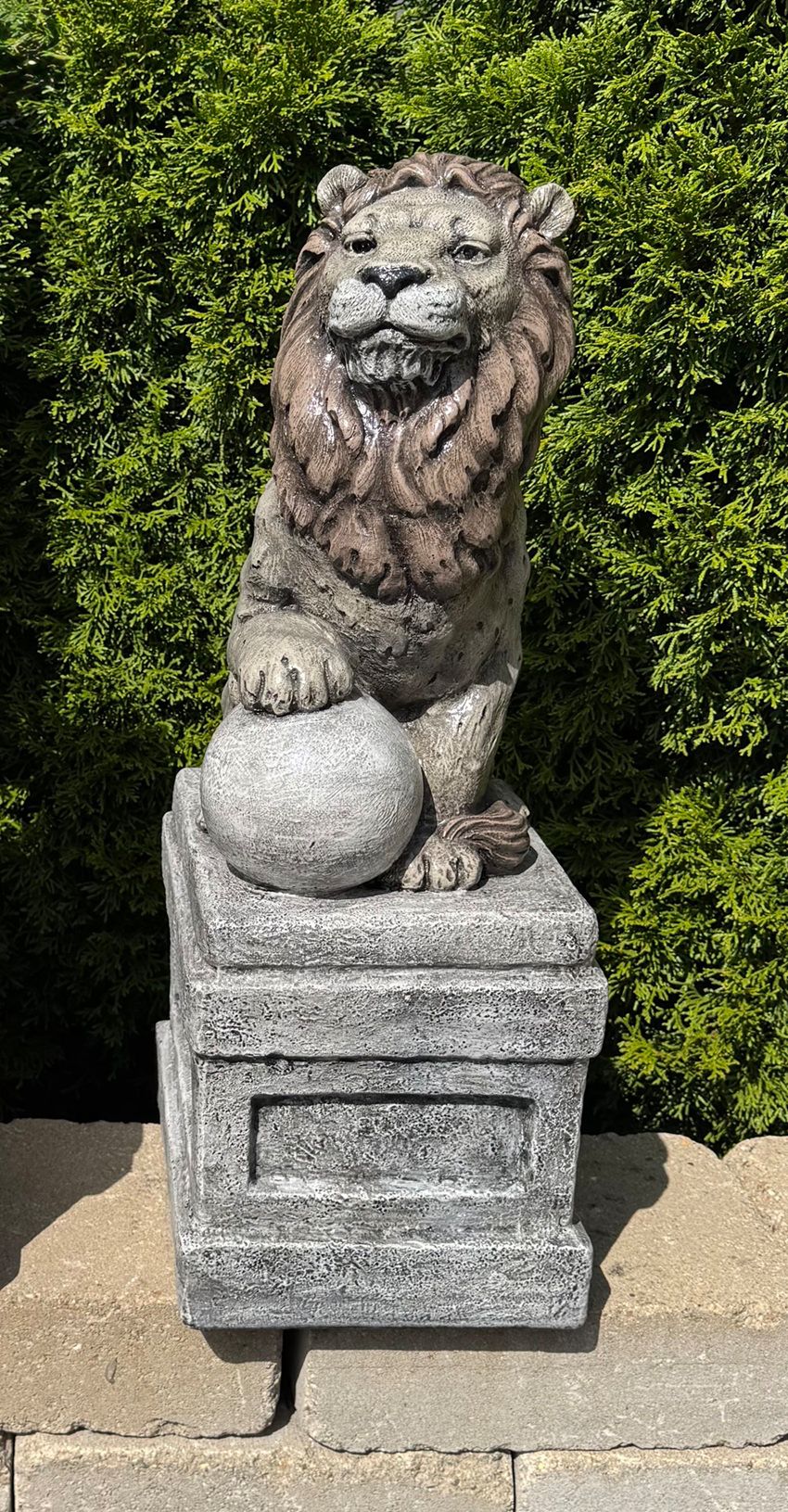 Castle Lion on Base Right Facing Garden Accent