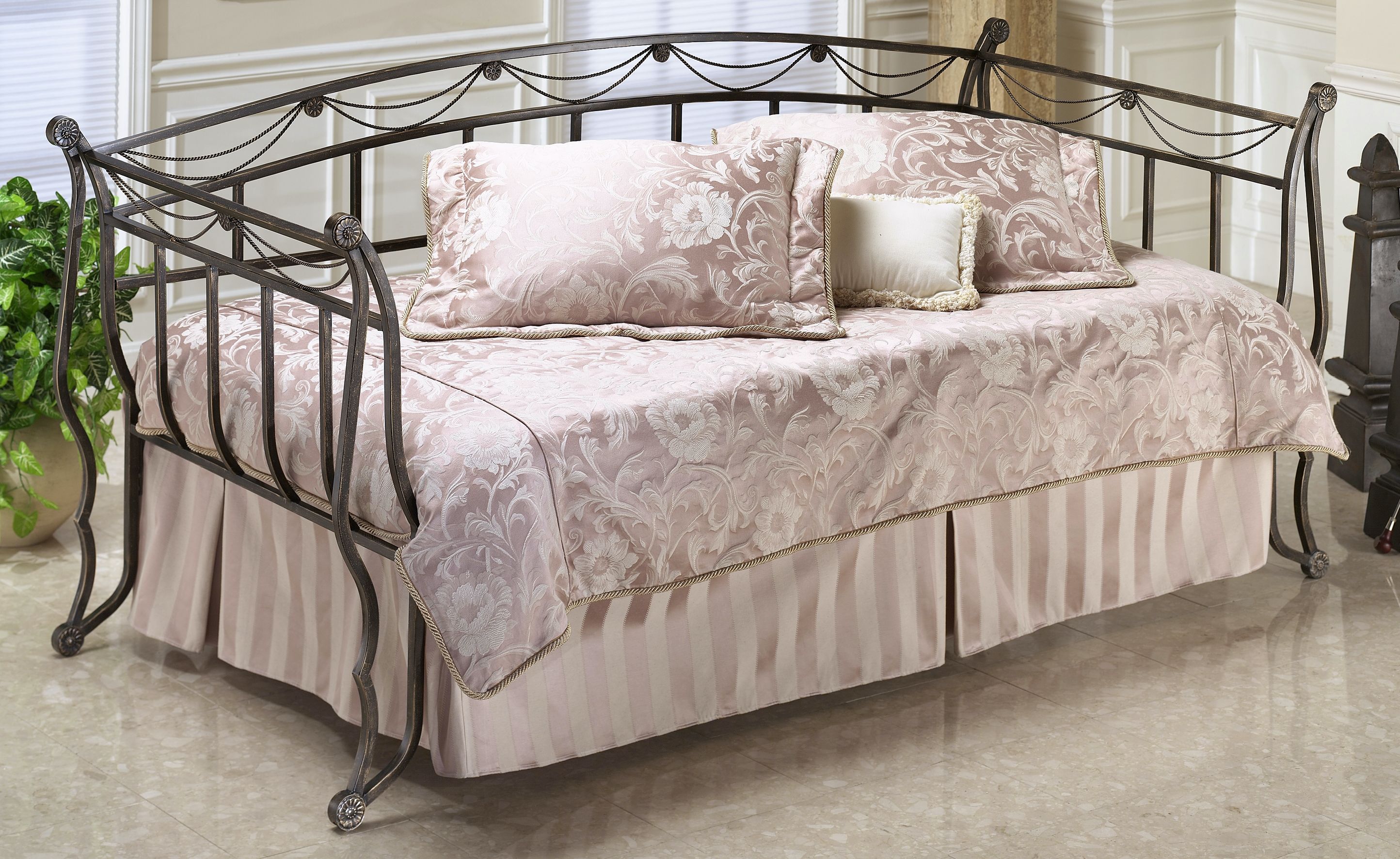 Draped Wire Rope Textured Black Daybed