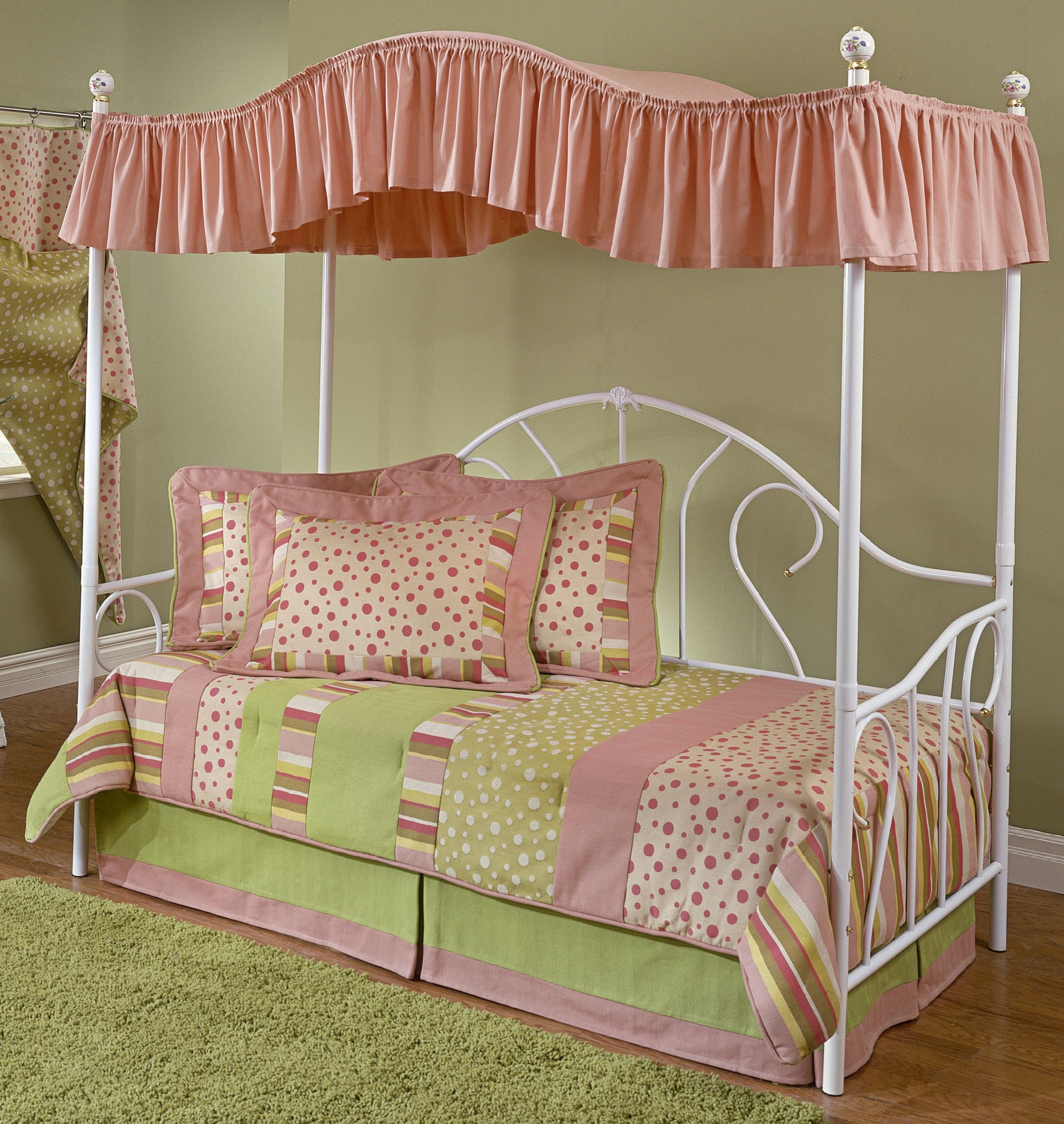 White Finish Daybed with Canopy (H4611)
