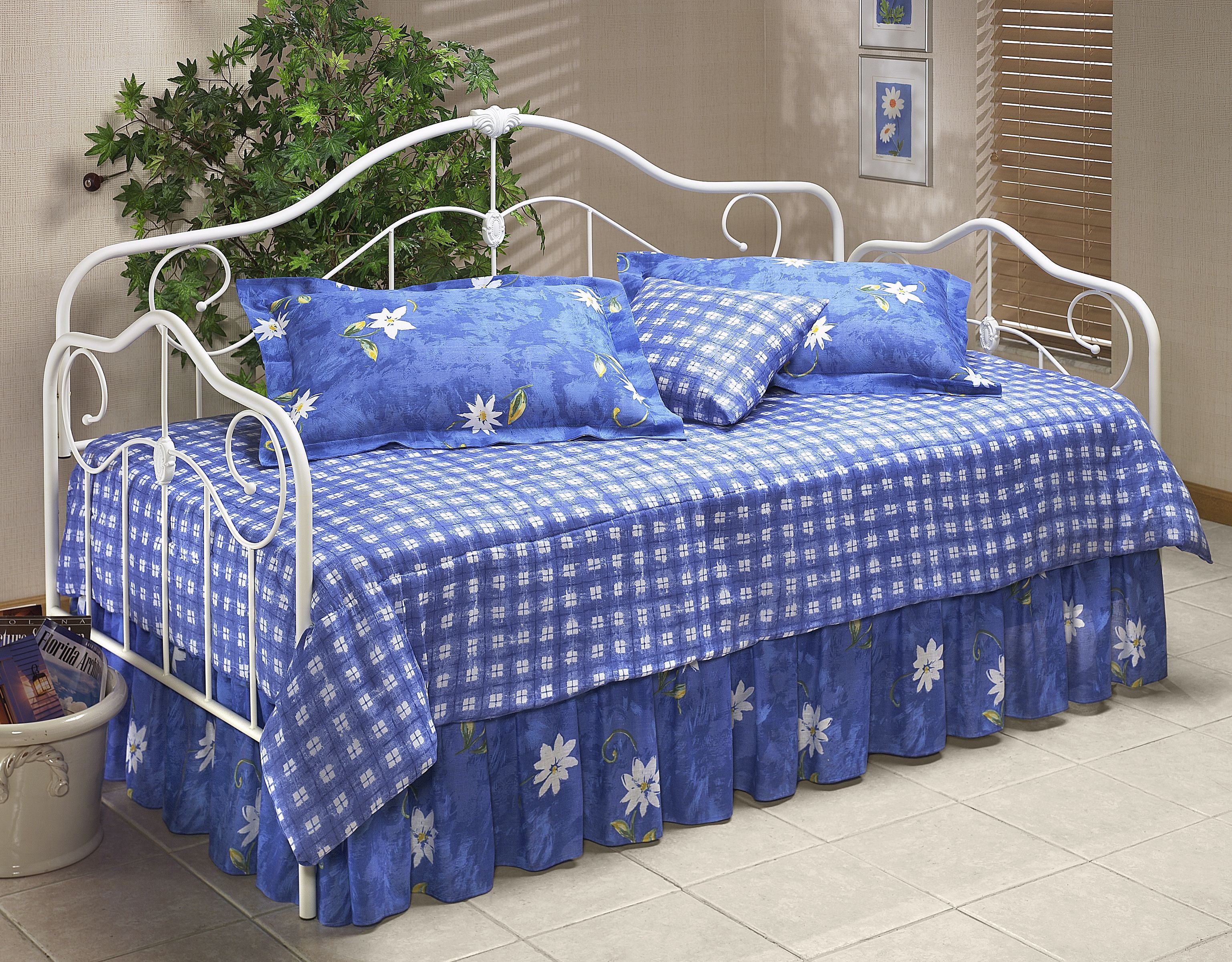 Girls Curved Metal White Daybed
