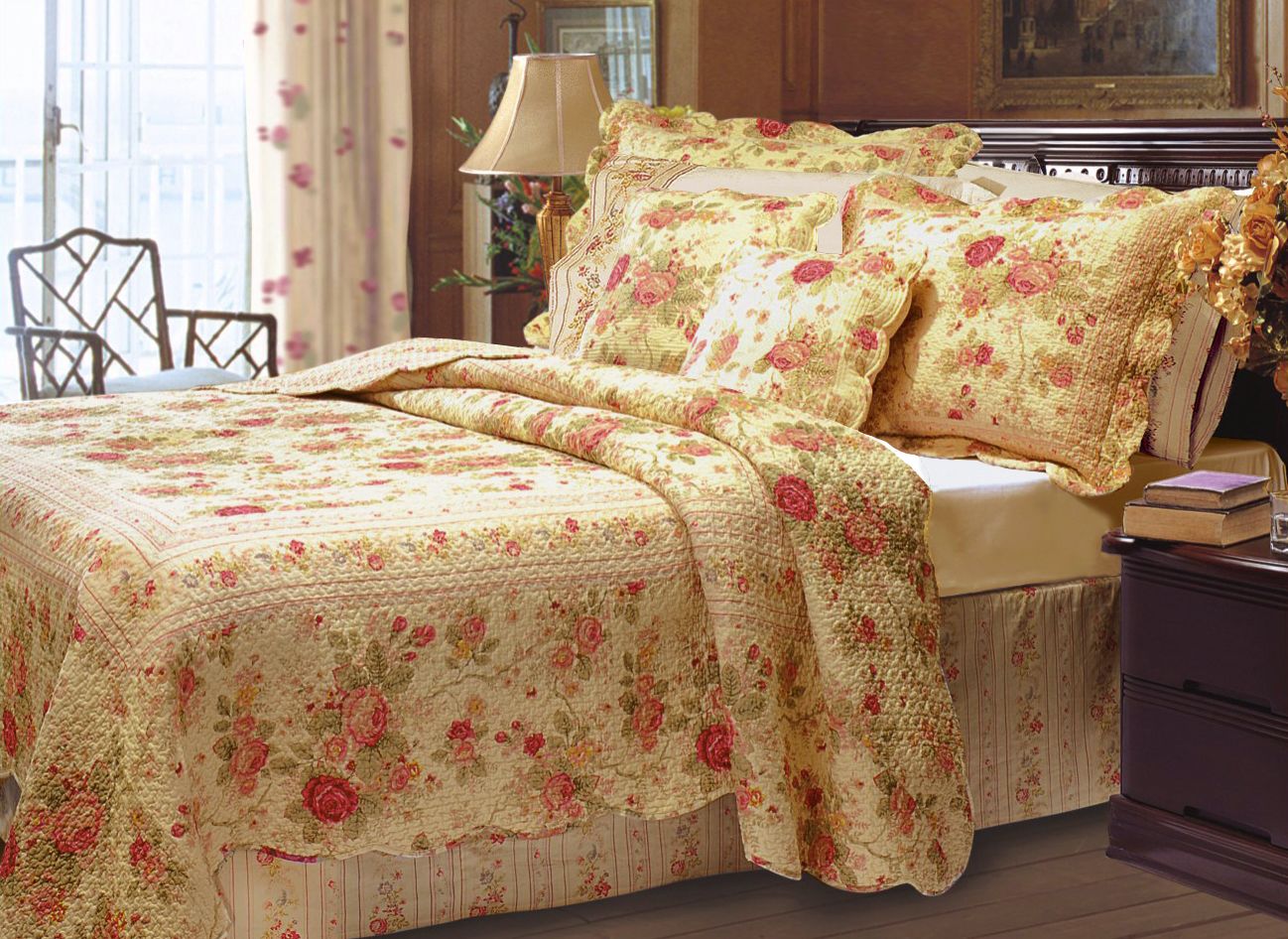 Charming Roses Quilt Bedding Set                            
