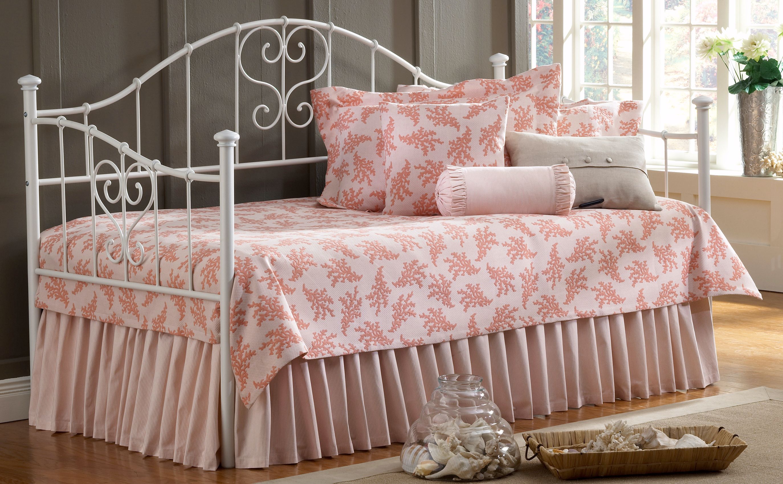 Hillsdale Lucy White Metal Daybed M7635