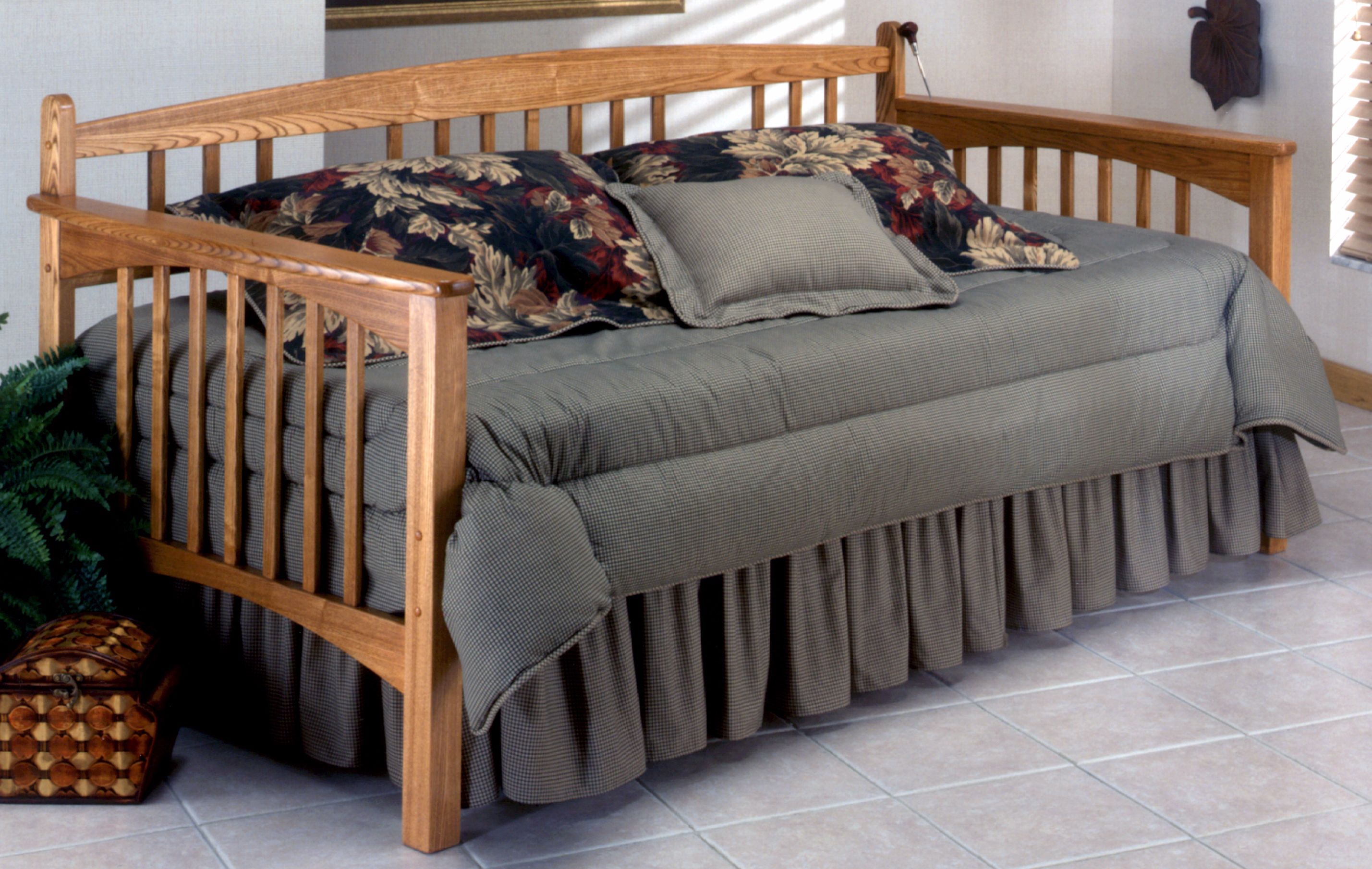 Hillsdale Mission Light Oak Daybed M7637