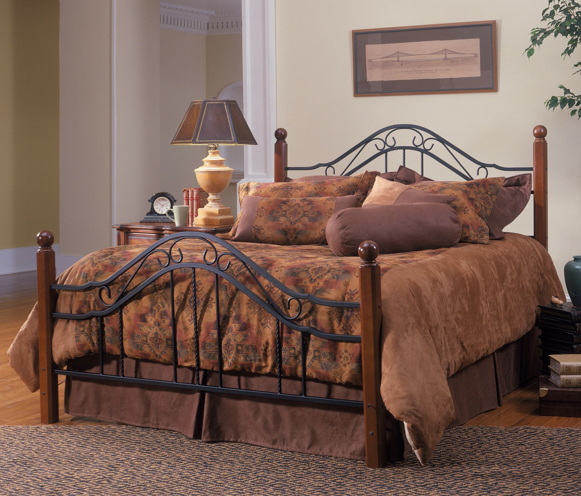 Hillsdale Madison Cherry Wood with Black Bed King T4284