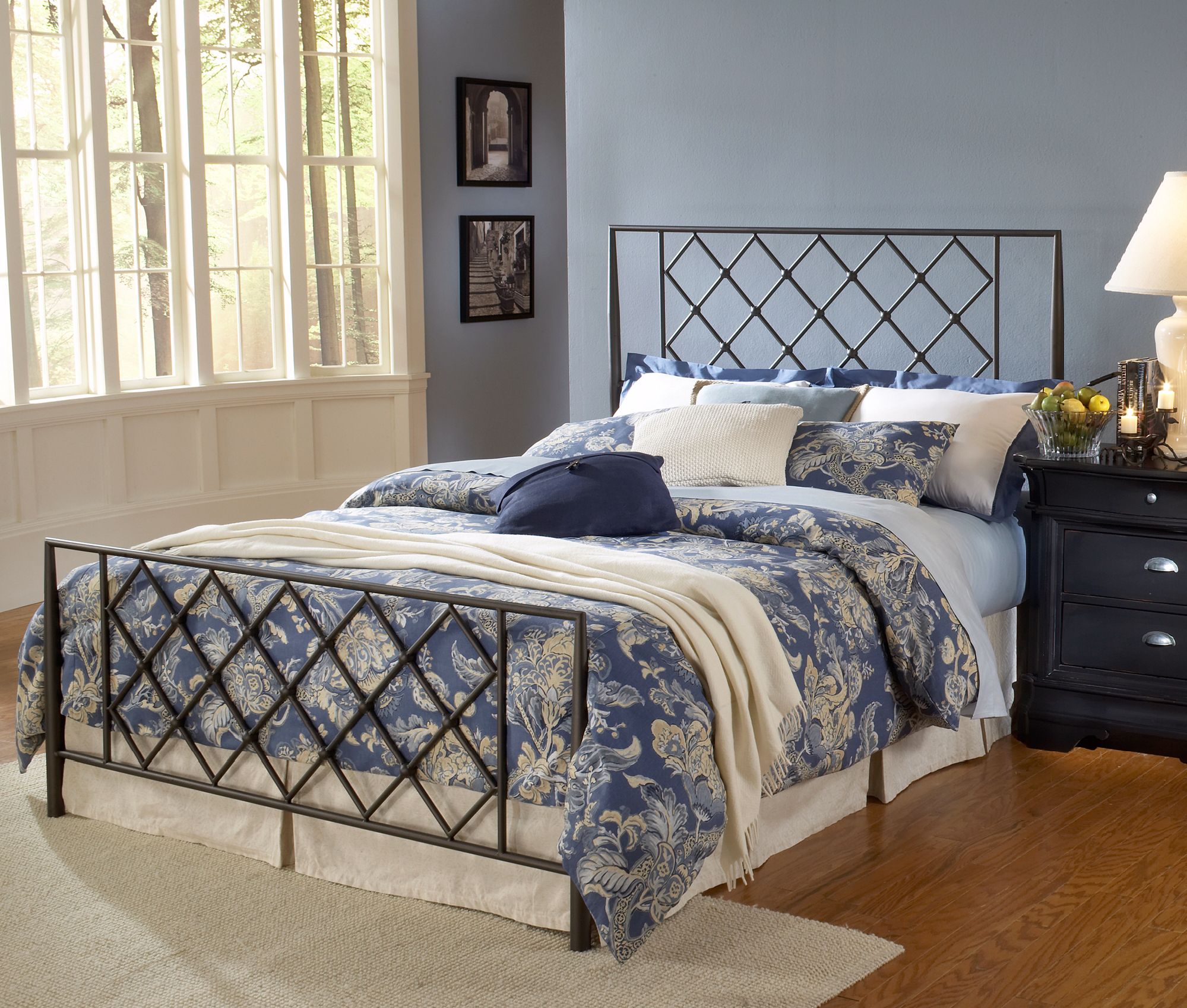 Hillsdale Wellington Coffee Finish Bed King T4398