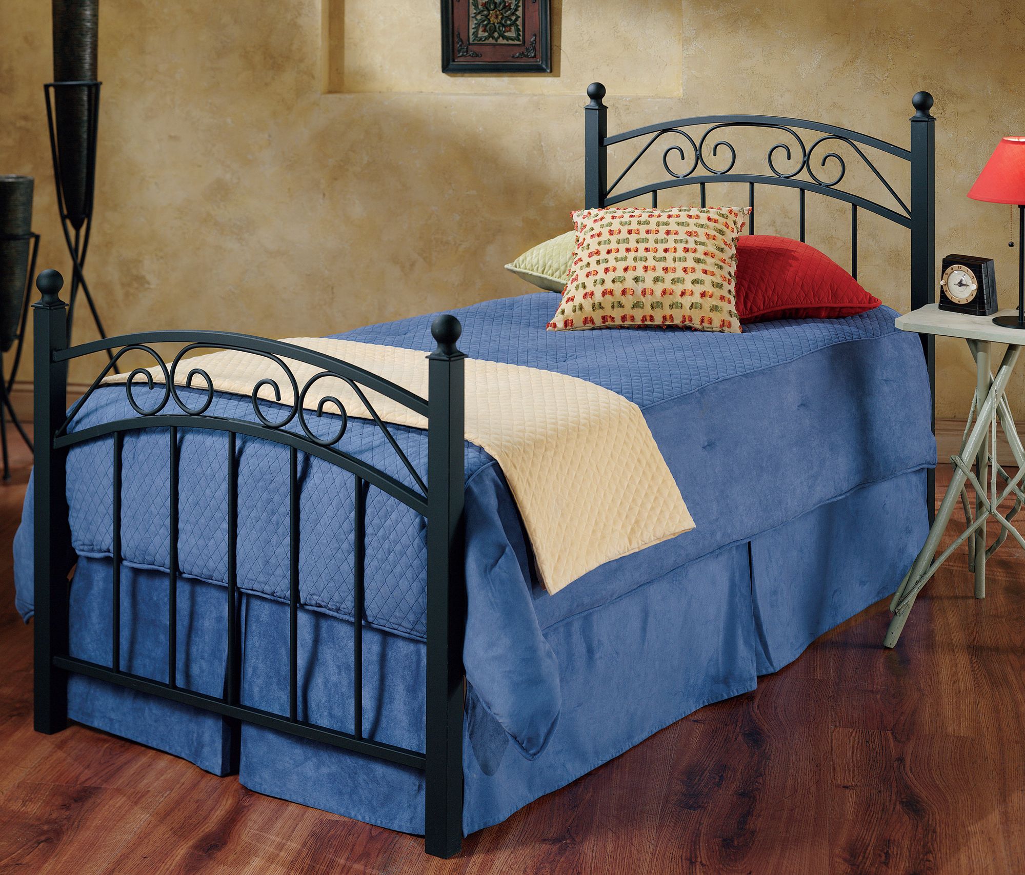 Hillsdale Willow Textured Black Bed Twin T4408