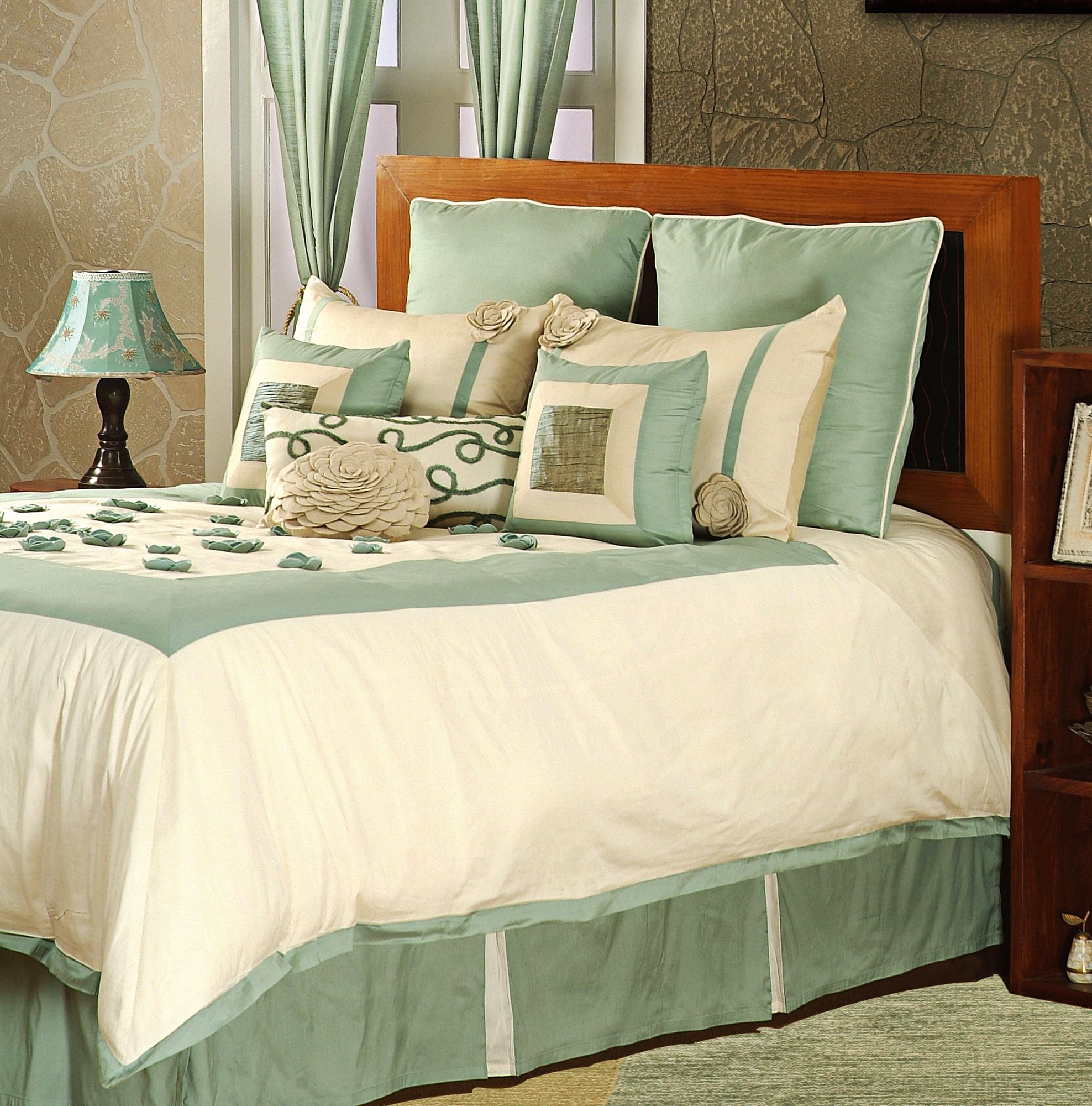 Cream And Mineral Blue Rose 10-Piece Queen Bedding Set