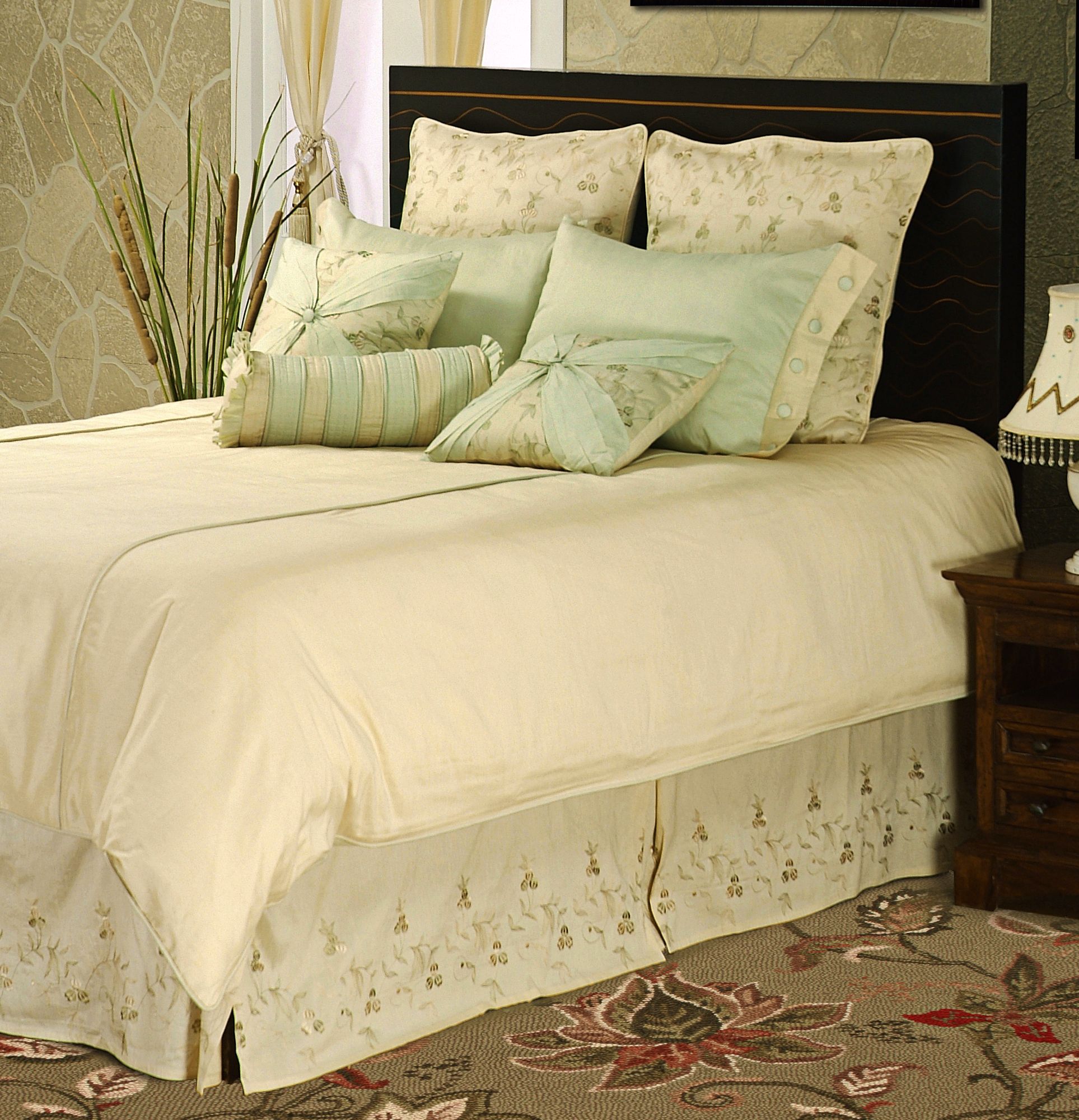 Cream And Vintage Green Lisac 9-Piece Queen Bedding Set