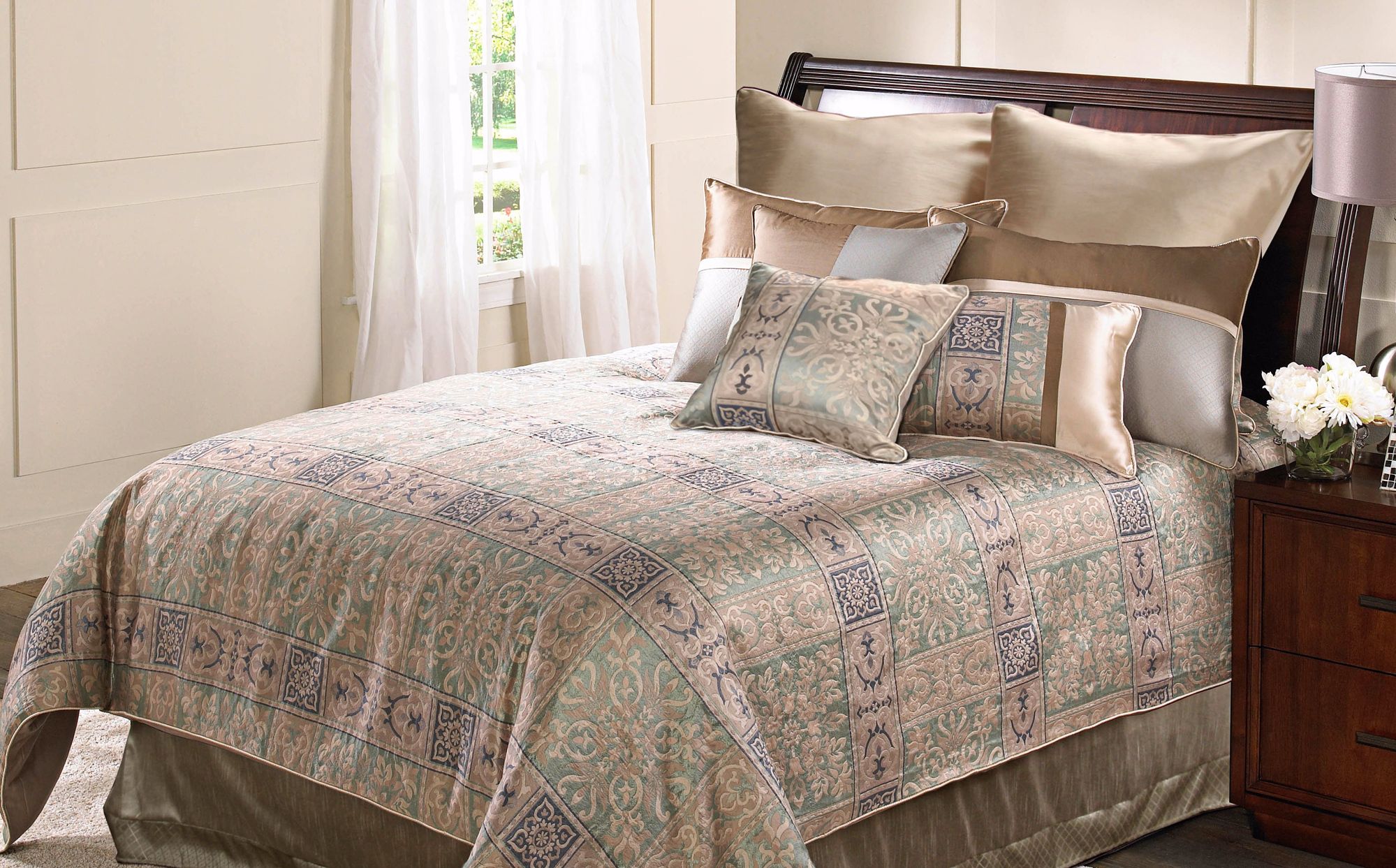 Elegance Cotton Comforter Bedding Set                       