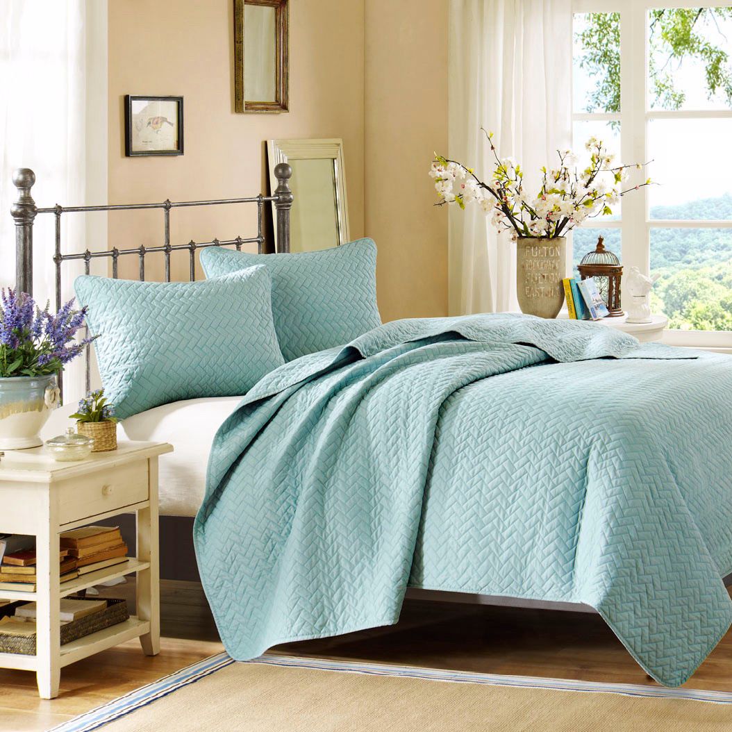Hampton Hill Velvet Touch Coverlet Set