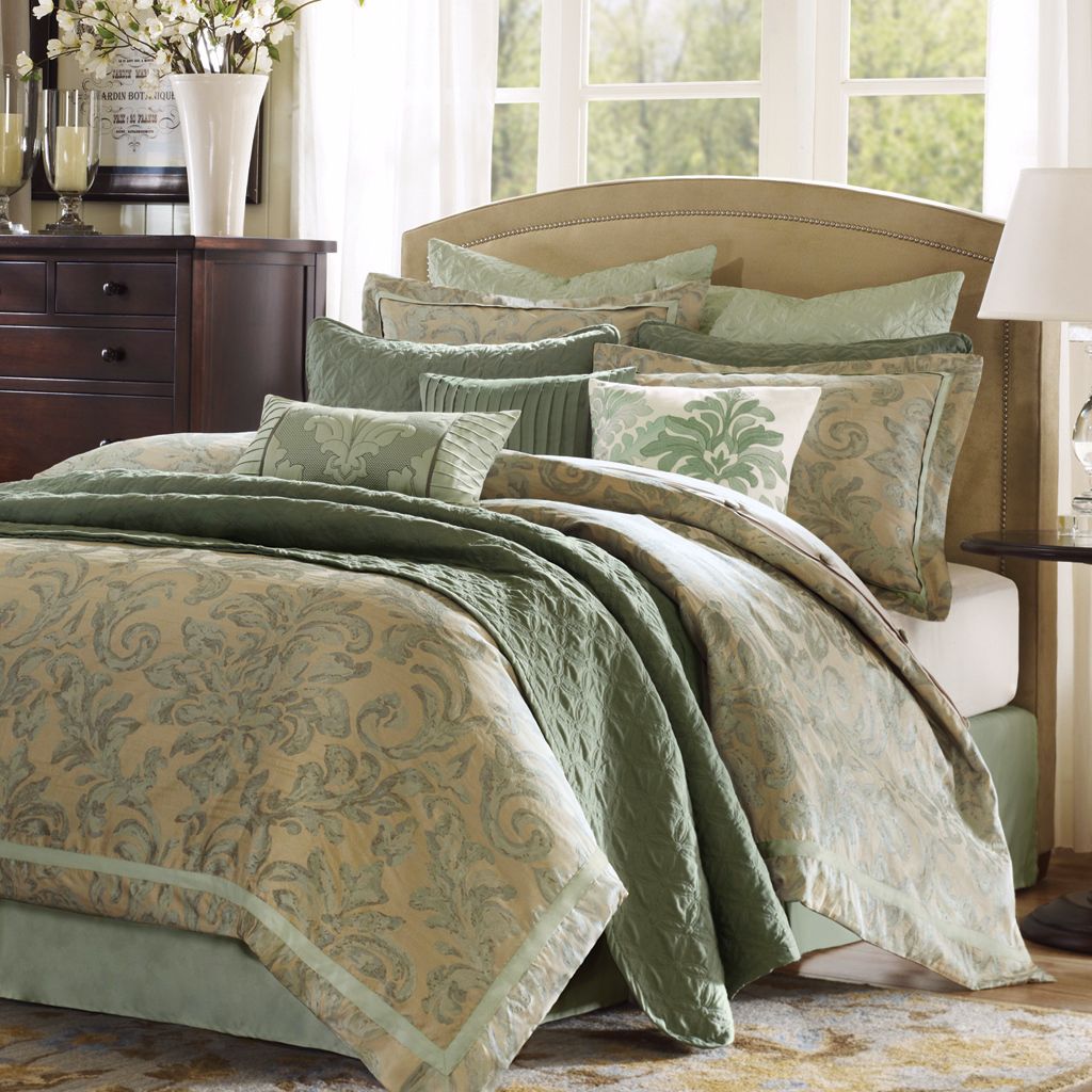 Hampton Hill New Port Comforter Set