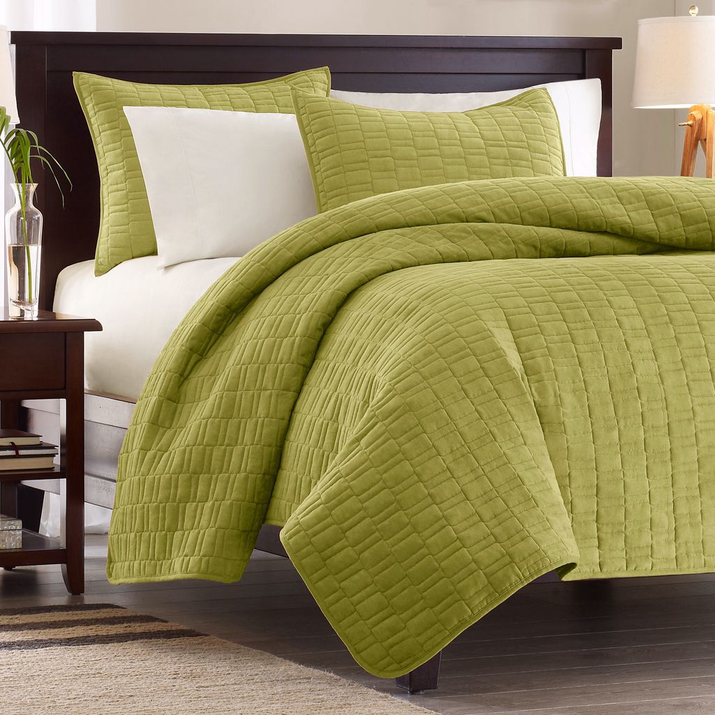Hampton Hill Velvet Touch Bee Coverlet Set