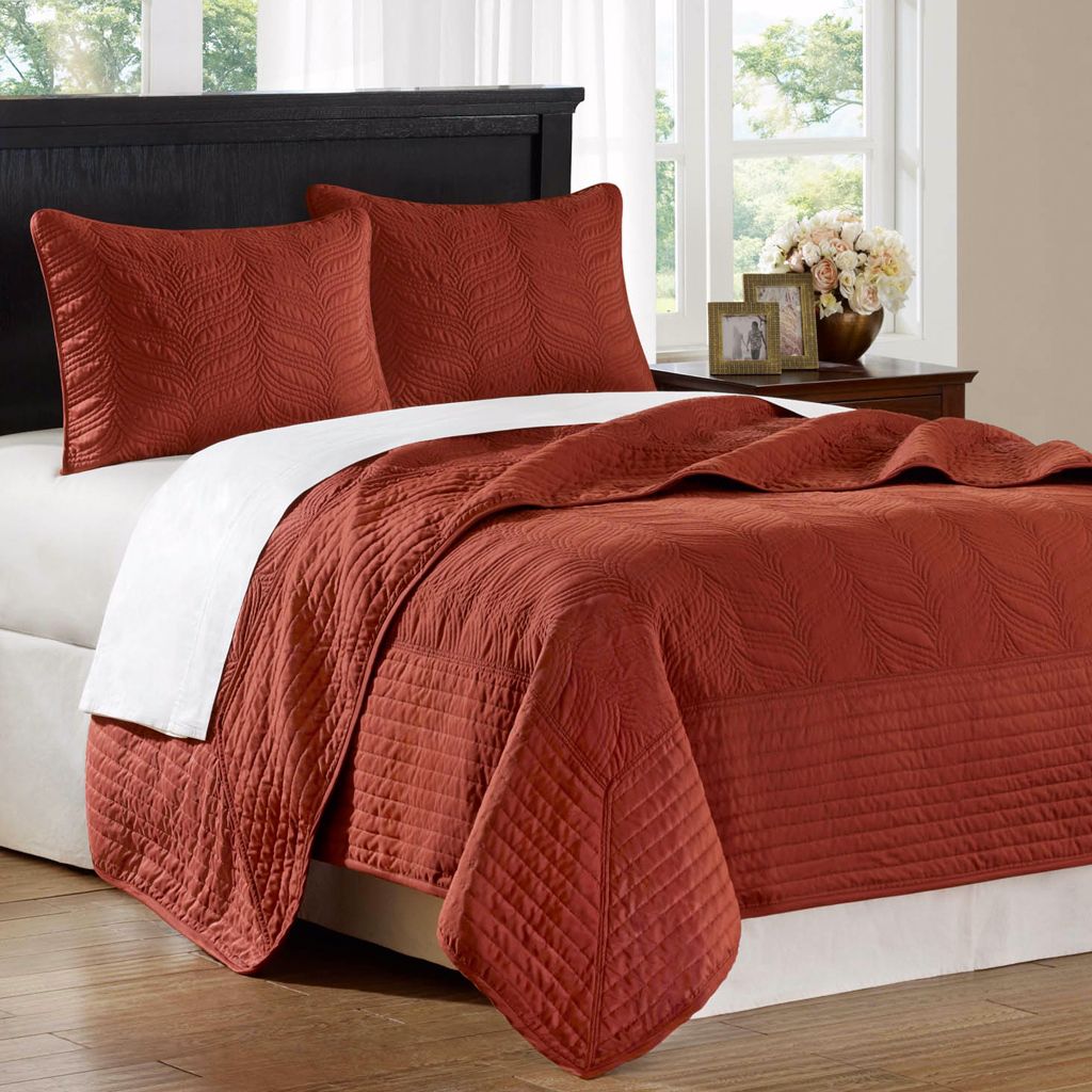 Hampton Hill Cool Cotton Red Coverlet Set