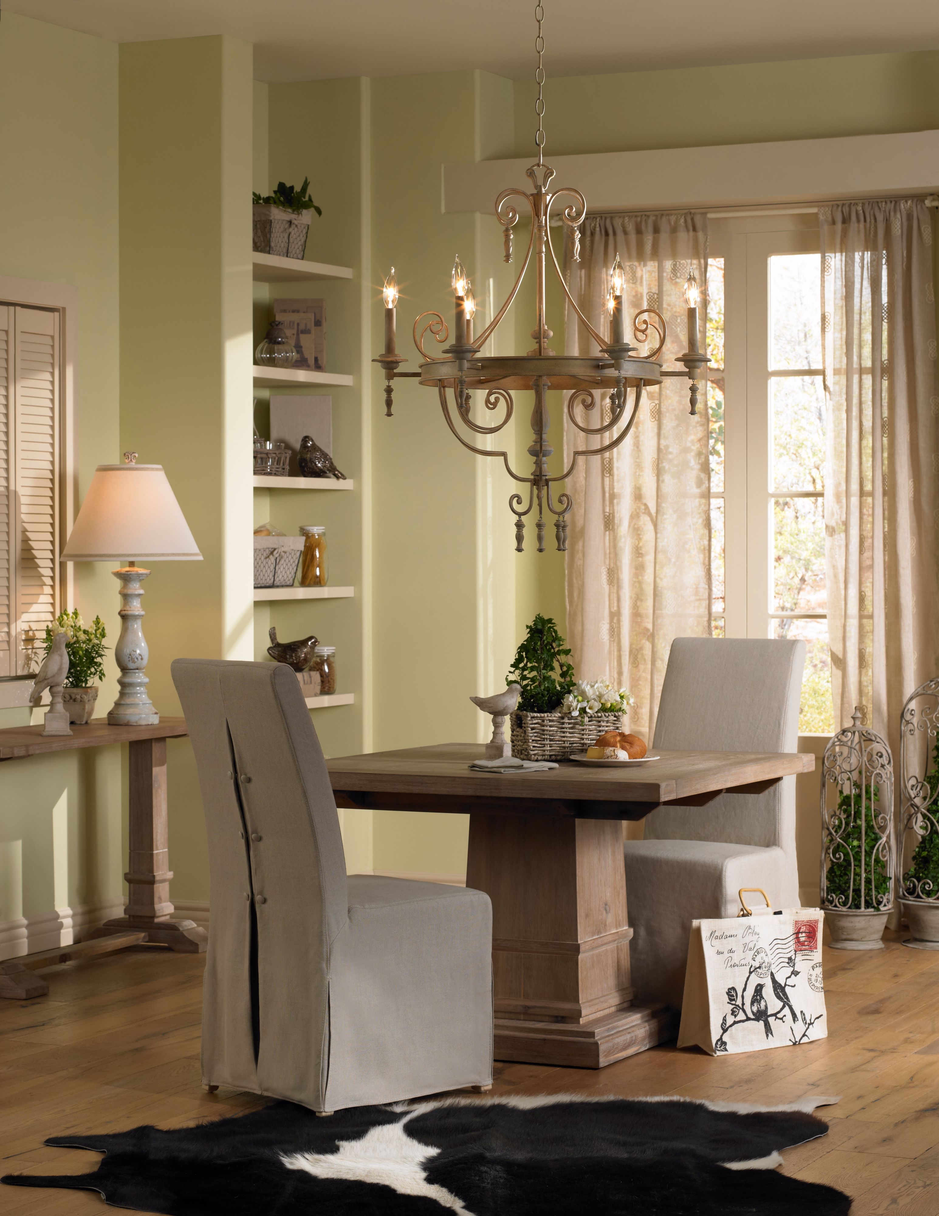 A lovely Cottage Living style dining room picture.