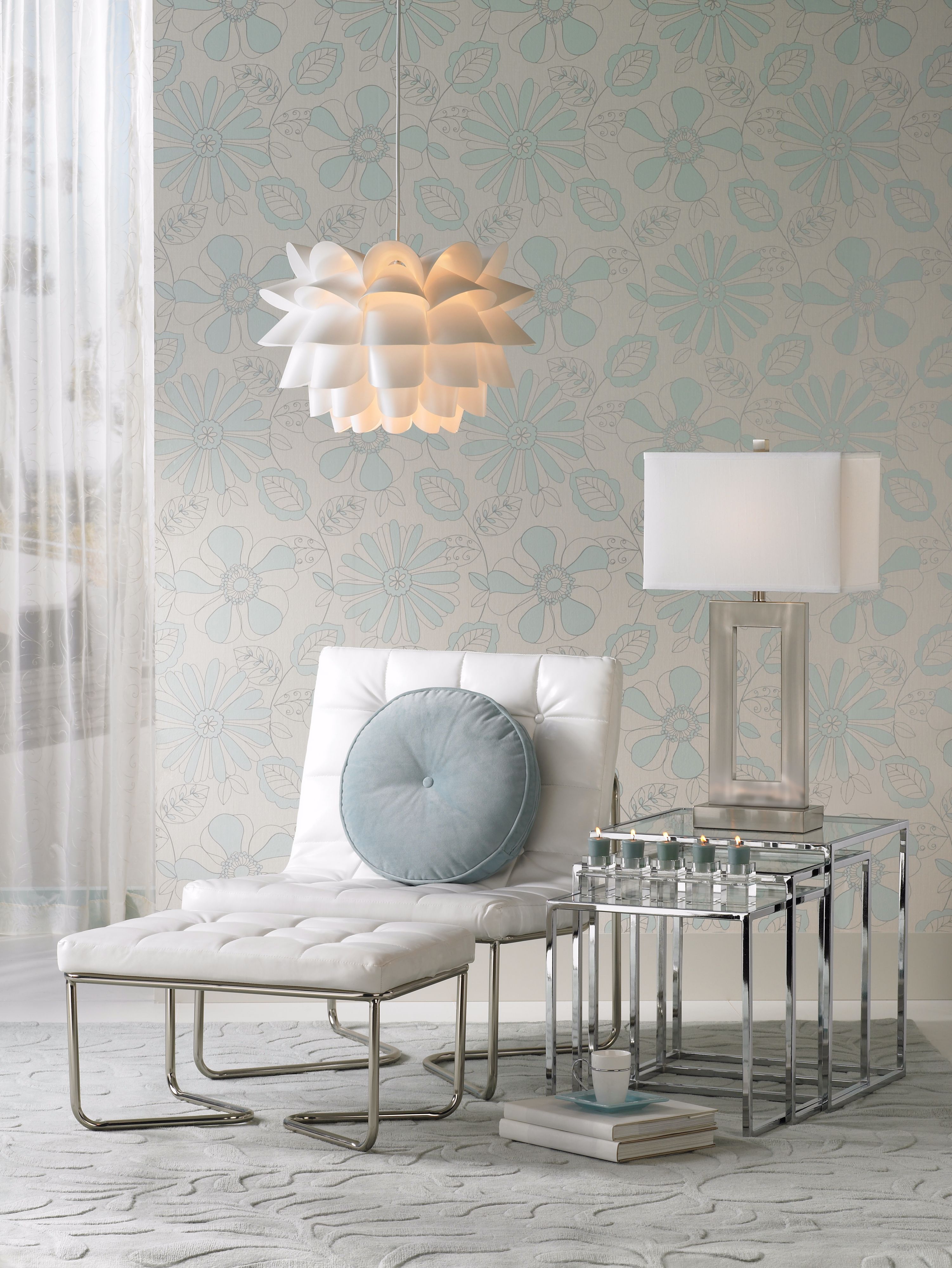 The mix of modern furnishings and neutral hues create an updated coastal design.