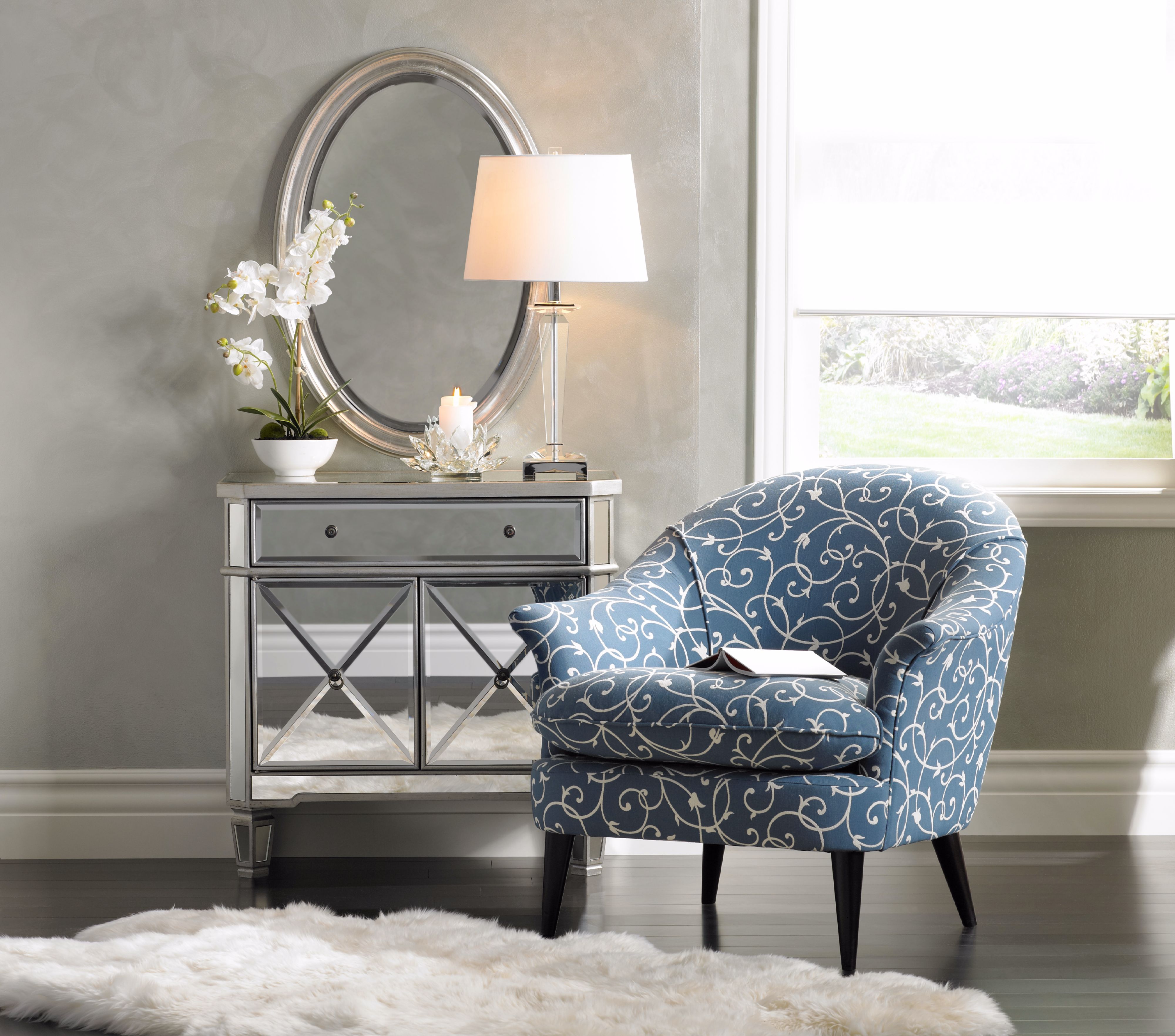 This bedroom design is bursting with traditional glamour!