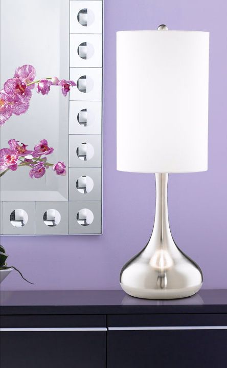 Moderne Brushed Steel Finish Table Lamp in scene