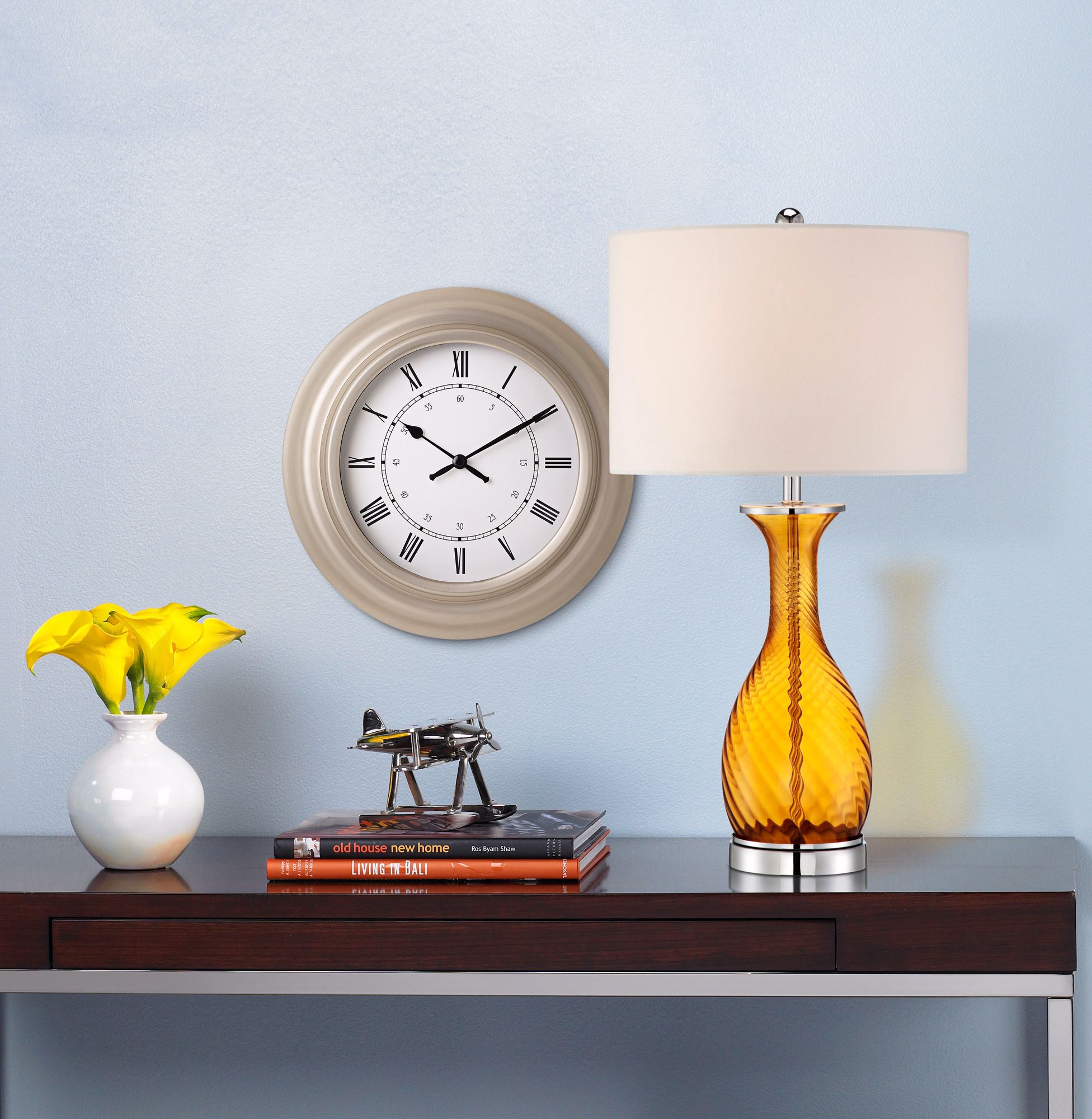 A sweet hallway vignette with a vintage touch.