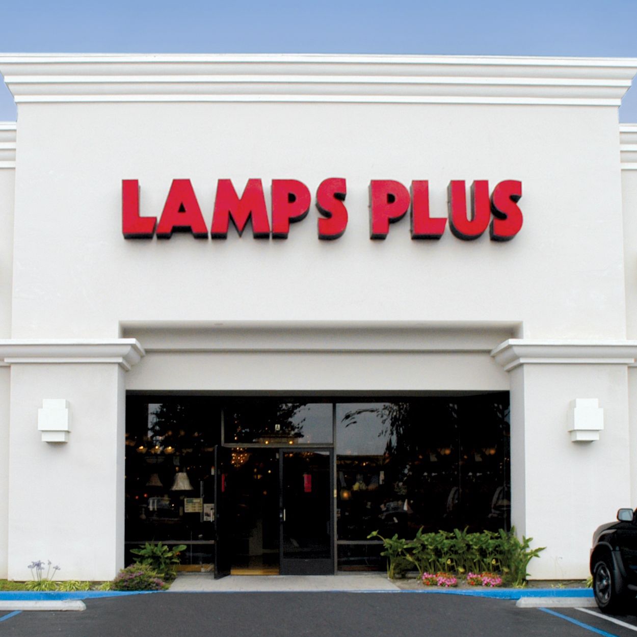 Lamps Plus - Huntington Beach, CA