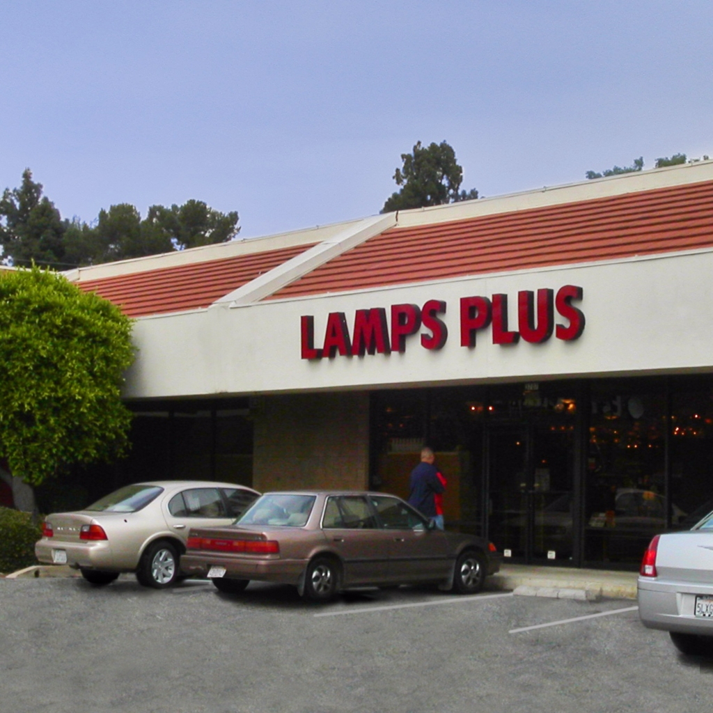 Lamps Plus - Pasadena, CA