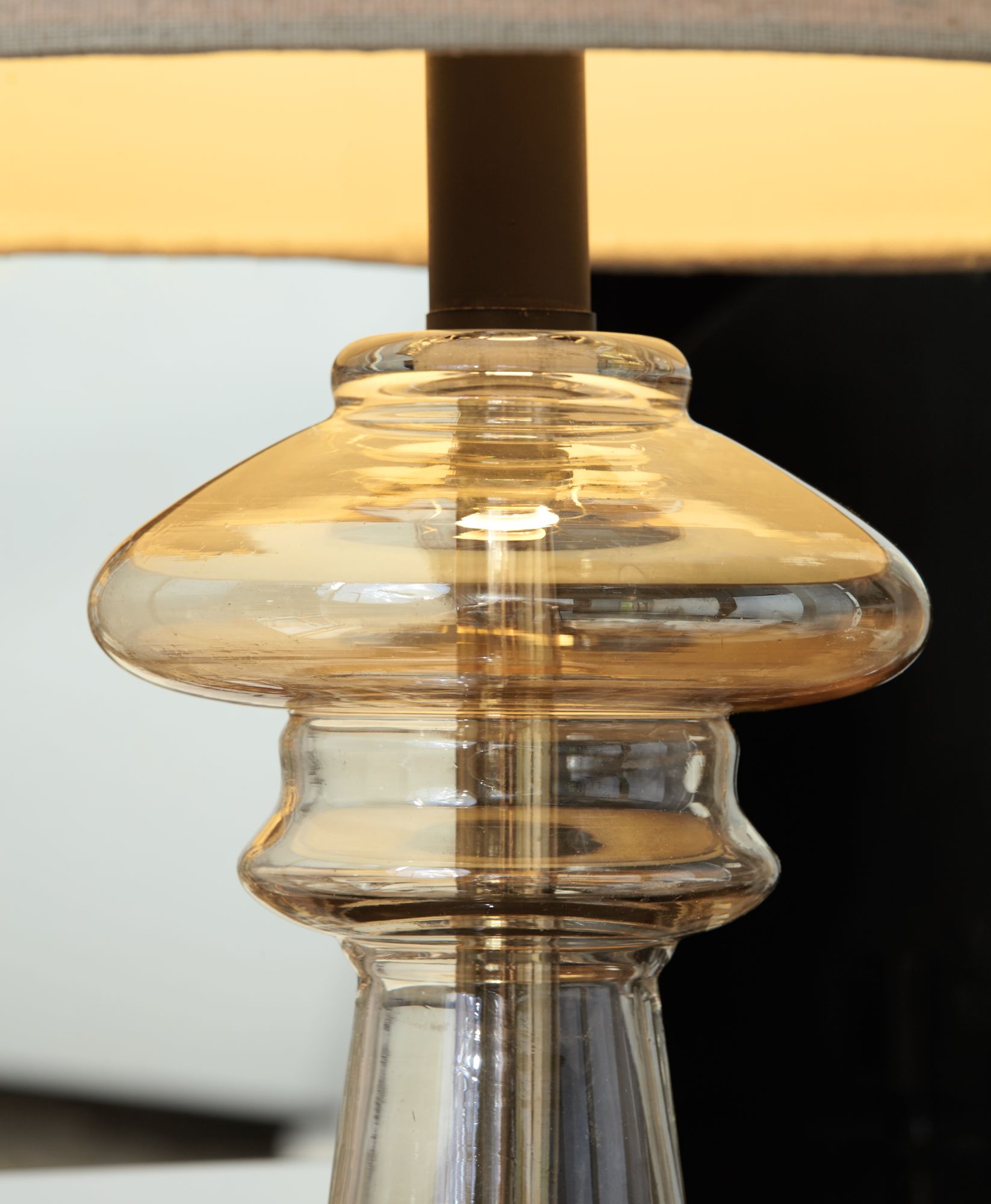 dalia champagne glass table lamp