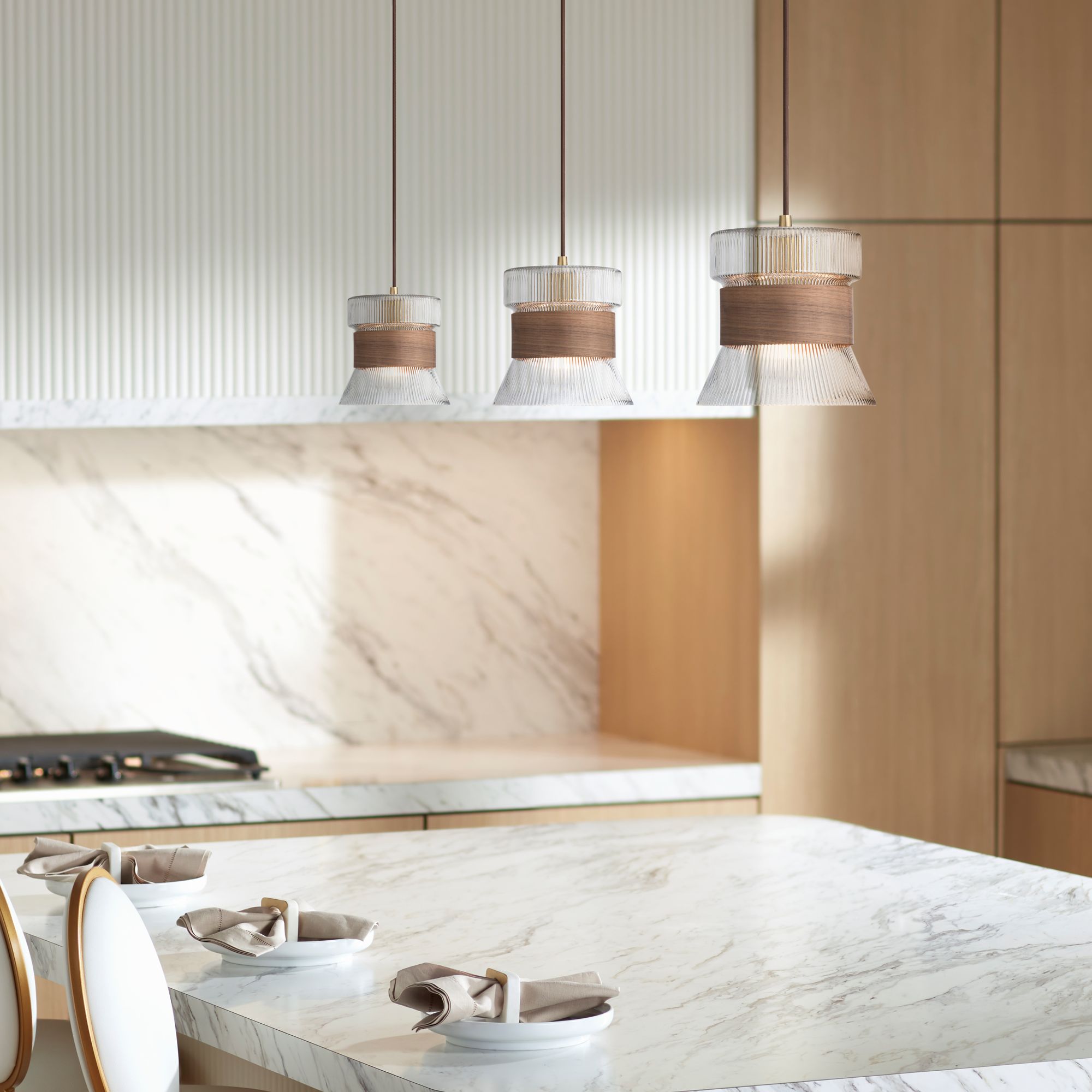 Image 1 7.5Wx7H 1LT PENDANT GOLD&WOOD FINISH in scene