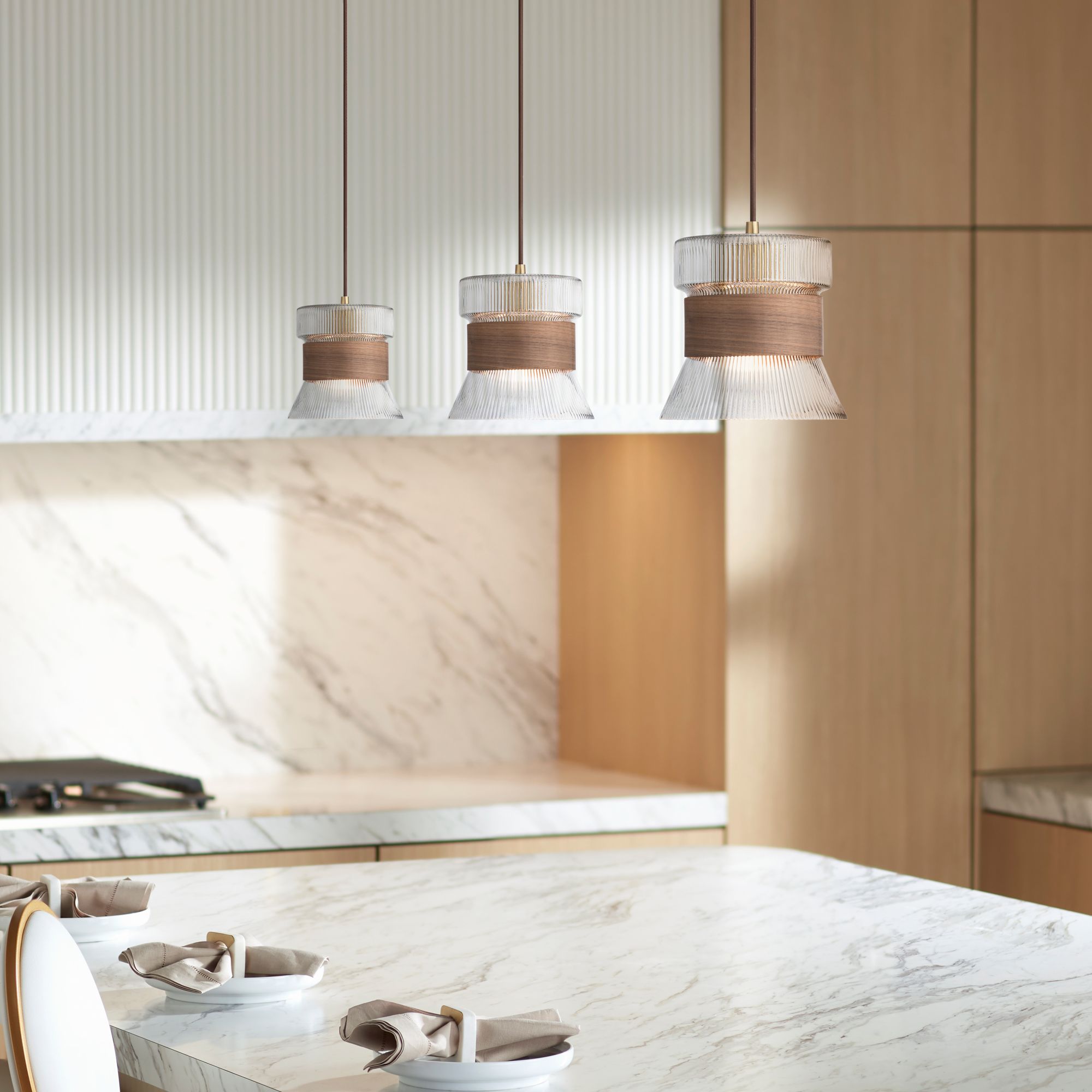 7.5Wx7H 1LT PENDANT GOLD&amp;WOOD FINISH in scene