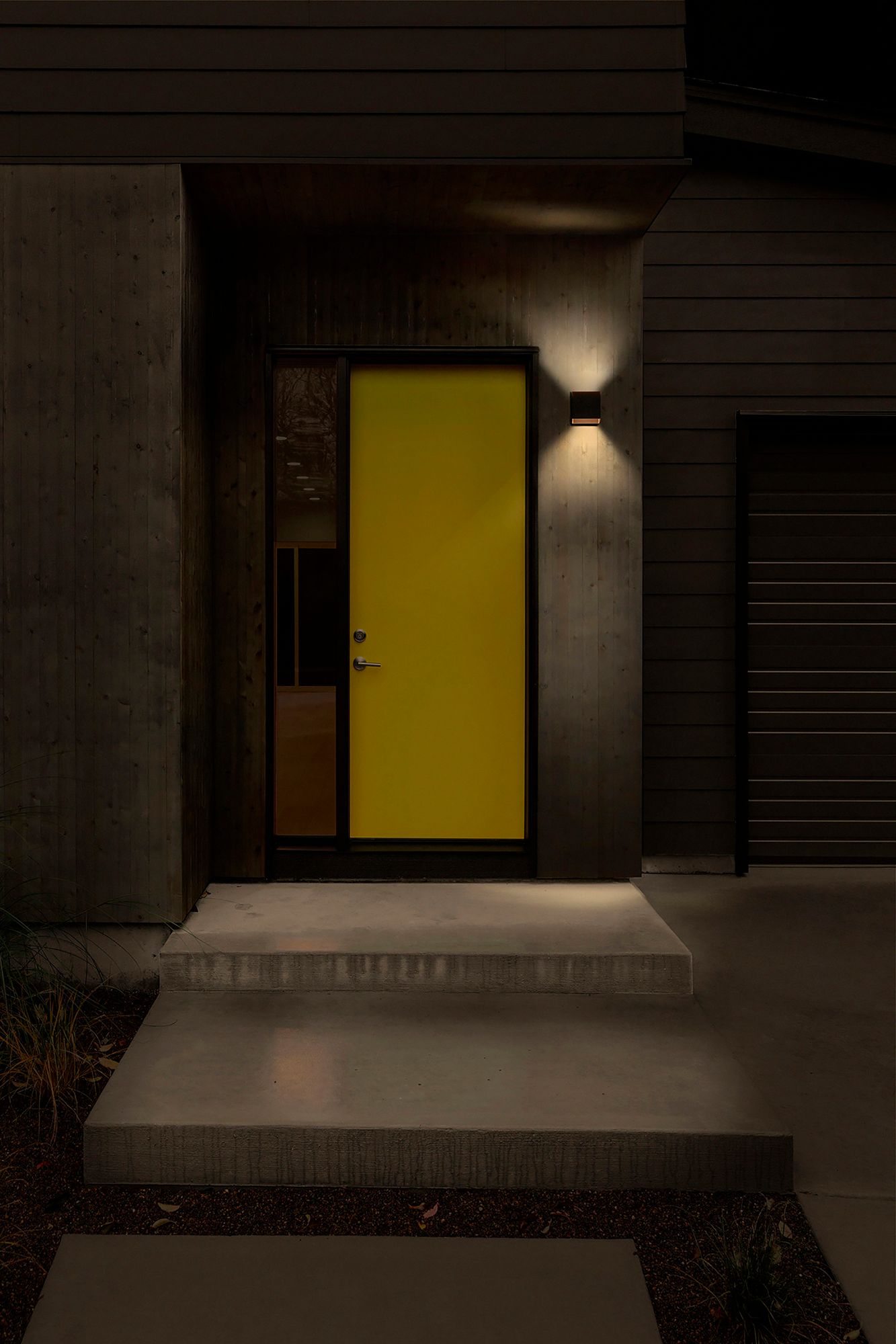 5.1" QB Outdoor Silver Up & Down Wall Light