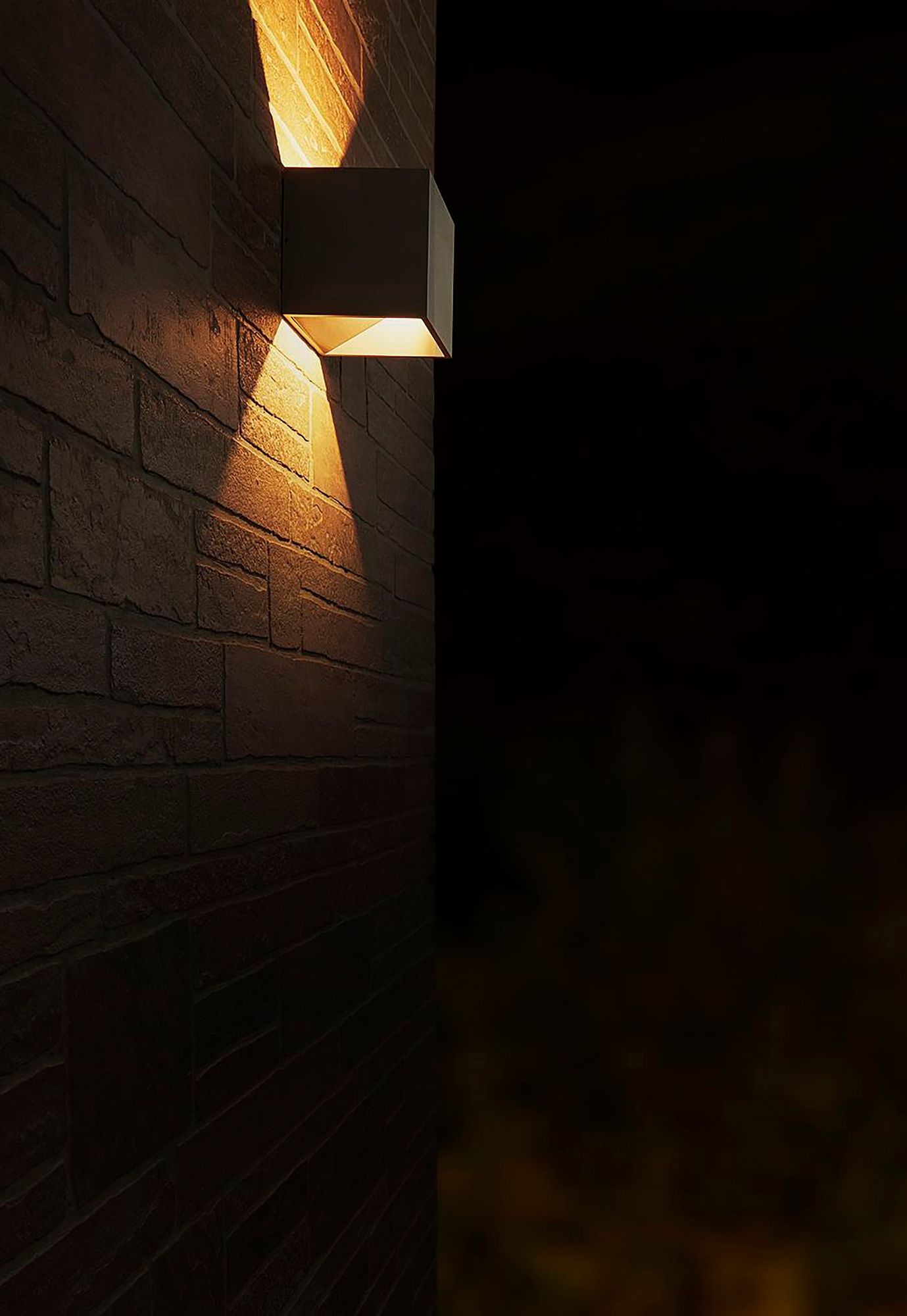 5.1" QB Outdoor Silver Up & Down Wall Light