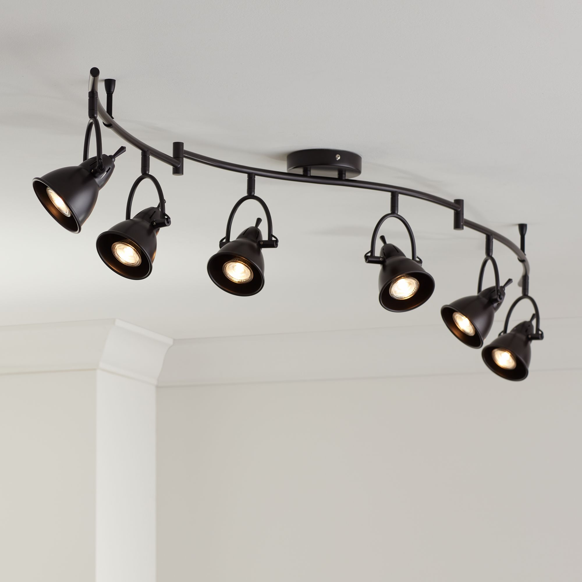 track lights fixtures        
        <figure class=