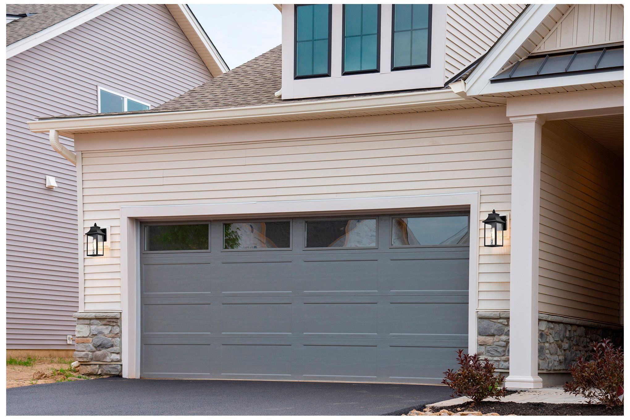 Austen Outdoor Small Wall Lantern; 1 Light; Matte Black Finish