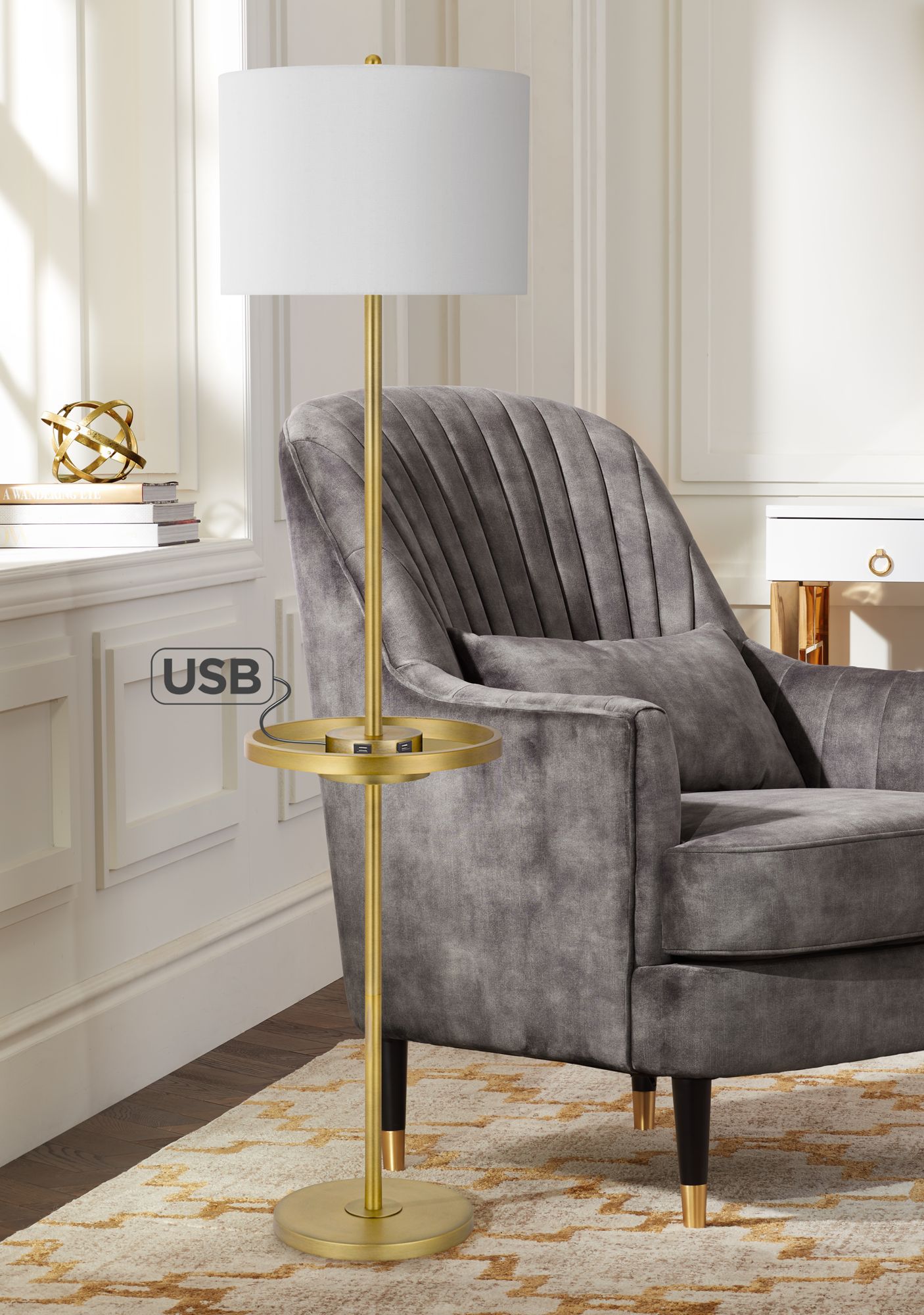 Floor lamp with 2024 usb port