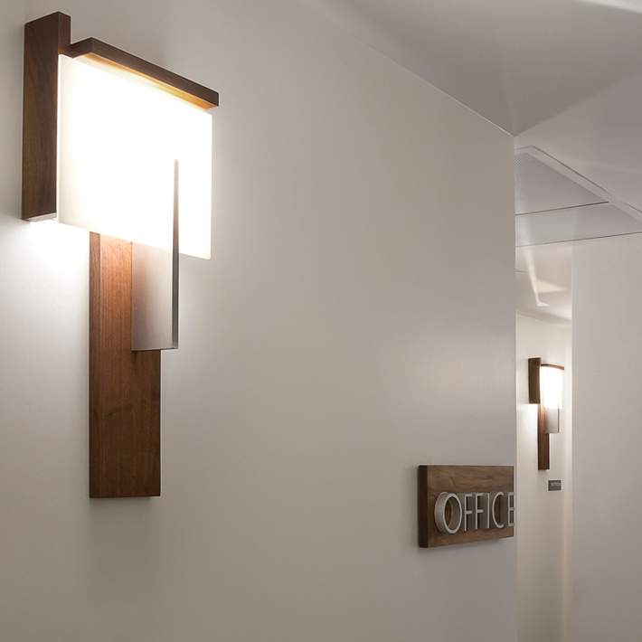Samengesteld de studie formeel Cerno Oris 24" High Natural Walnut LED Wall Sconce - #1K602 | Lamps Plus