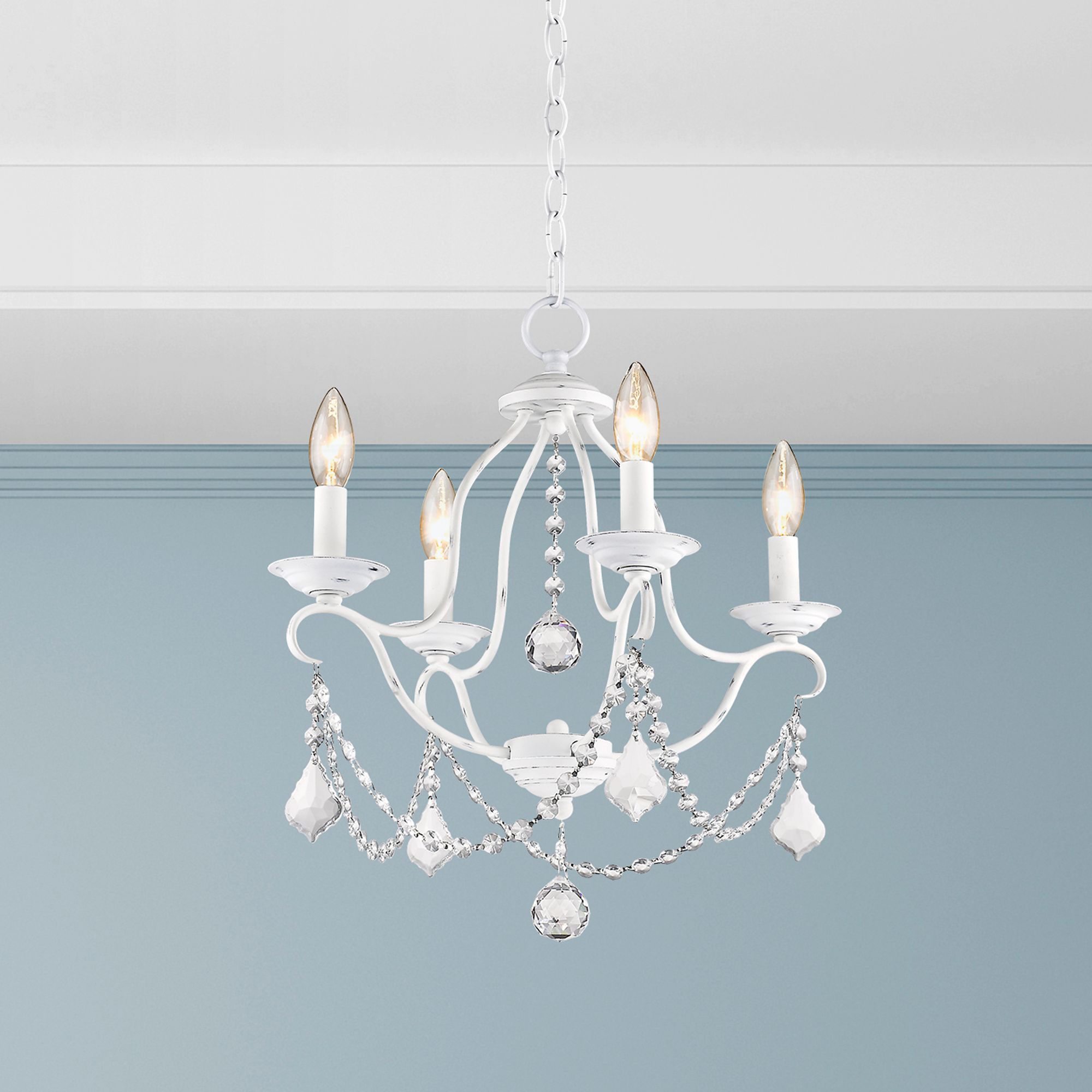 Chesterfield 18-in 4-Light Antique White Vintage Candle Chandelier