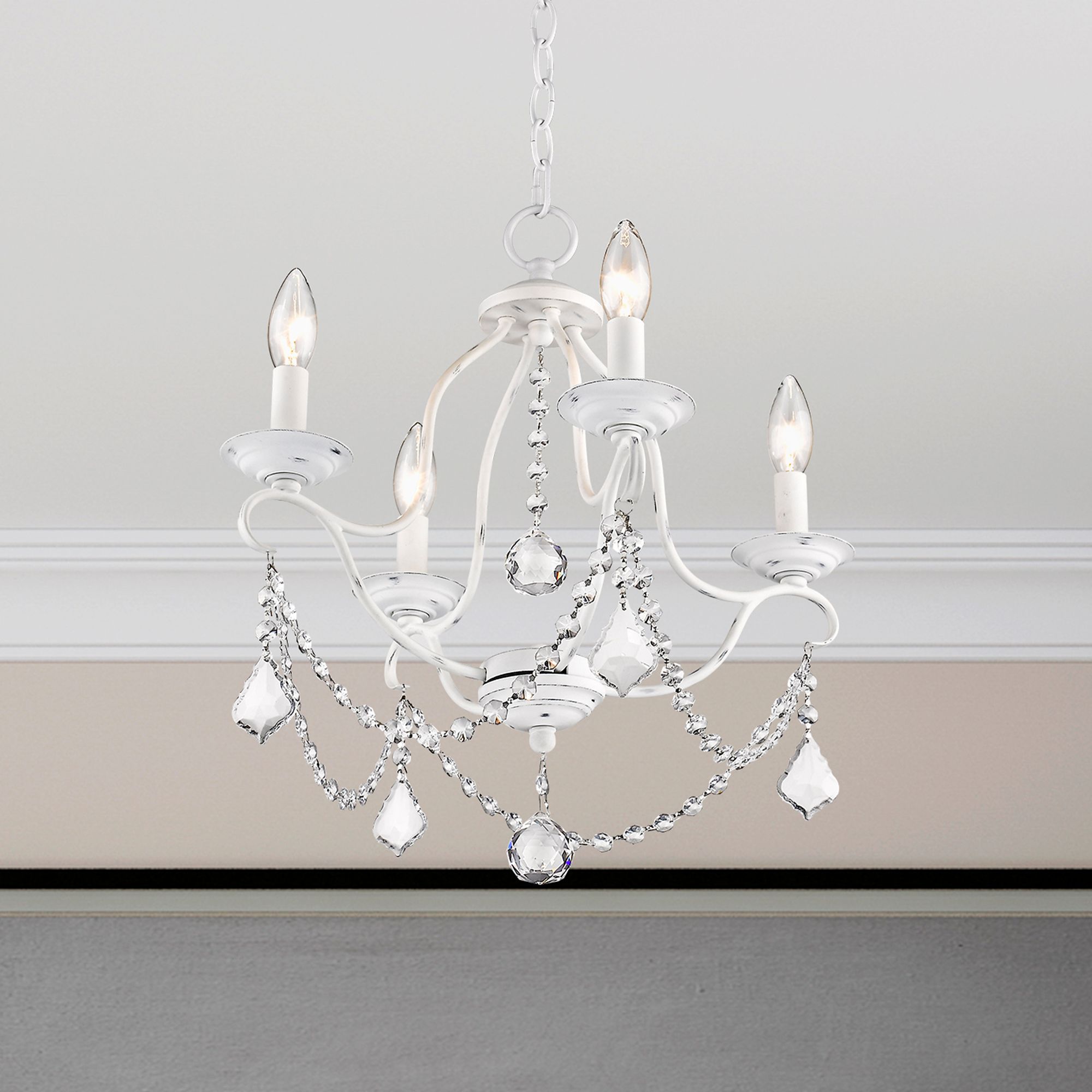 Chesterfield 18-in 4-Light Antique White Vintage Candle Chandelier