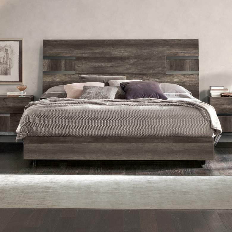 Image 1 Collina Vintage Oak Wood Queen Platform Bed