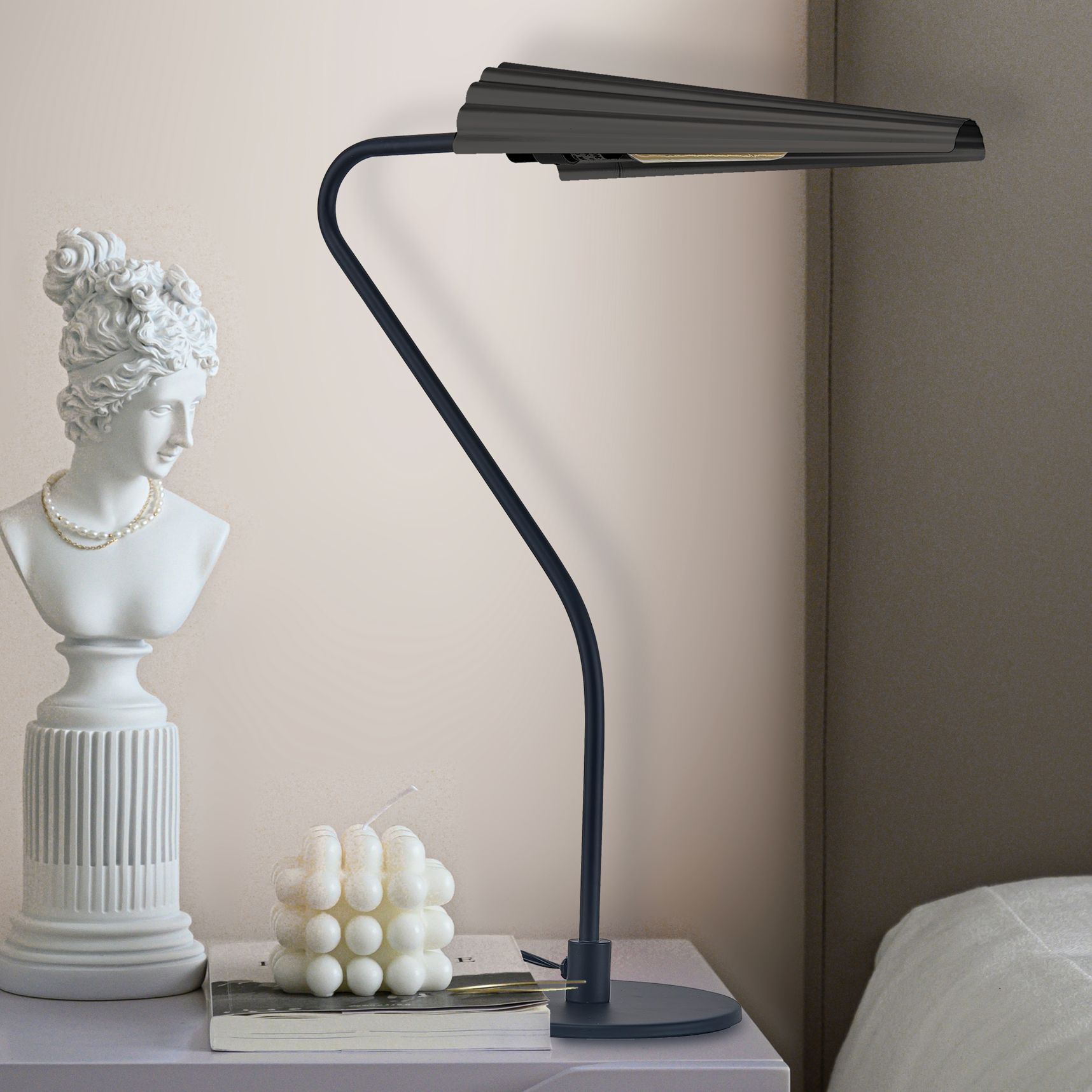 Dainolite Cassie Black Collection