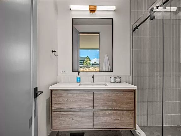 Decor Wonderland 30" x 39.5" Venta XL Black Framed  Wall Vanity M