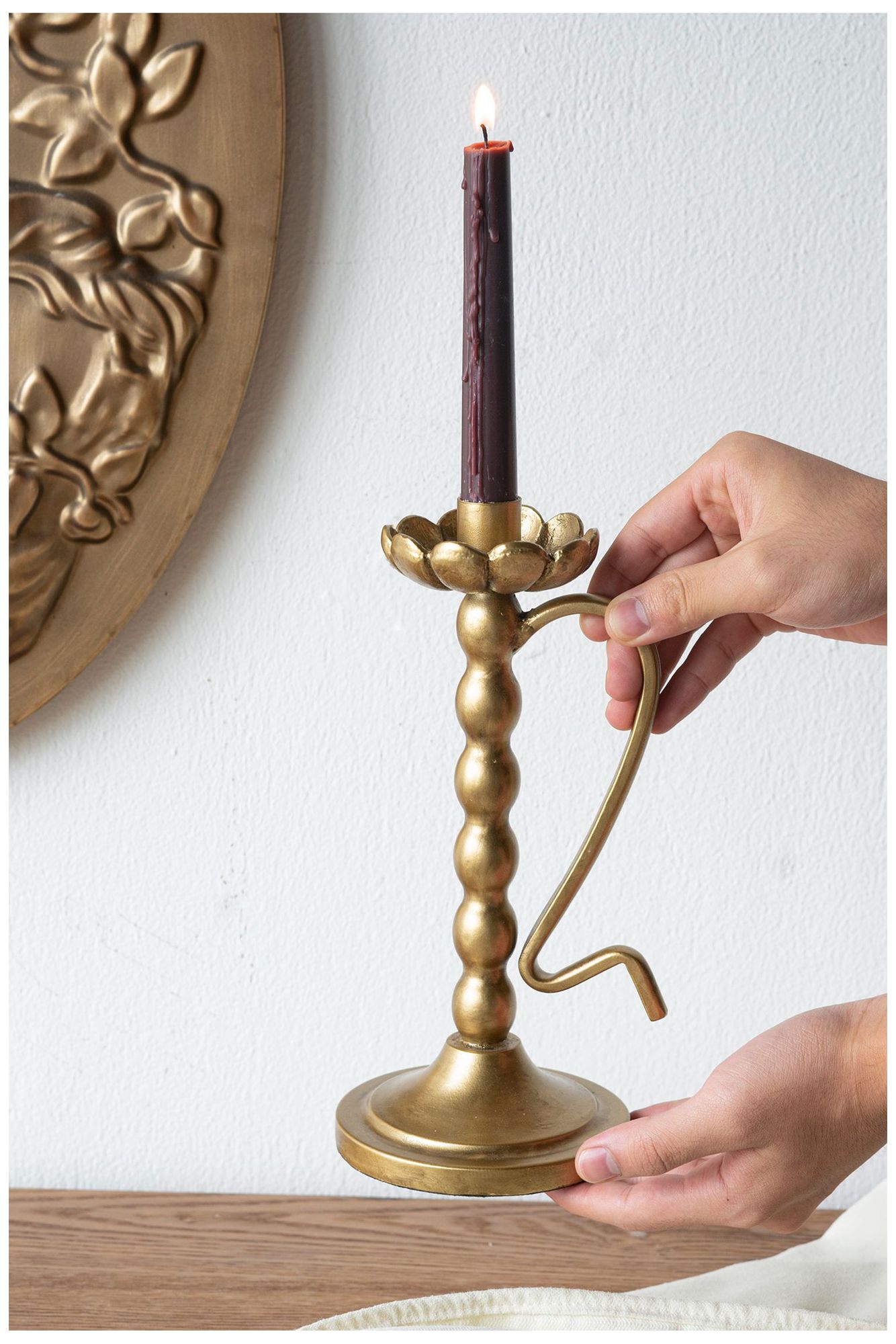 Decorative Gold Iron Candle Holder Ribbed Design Curved Handle
