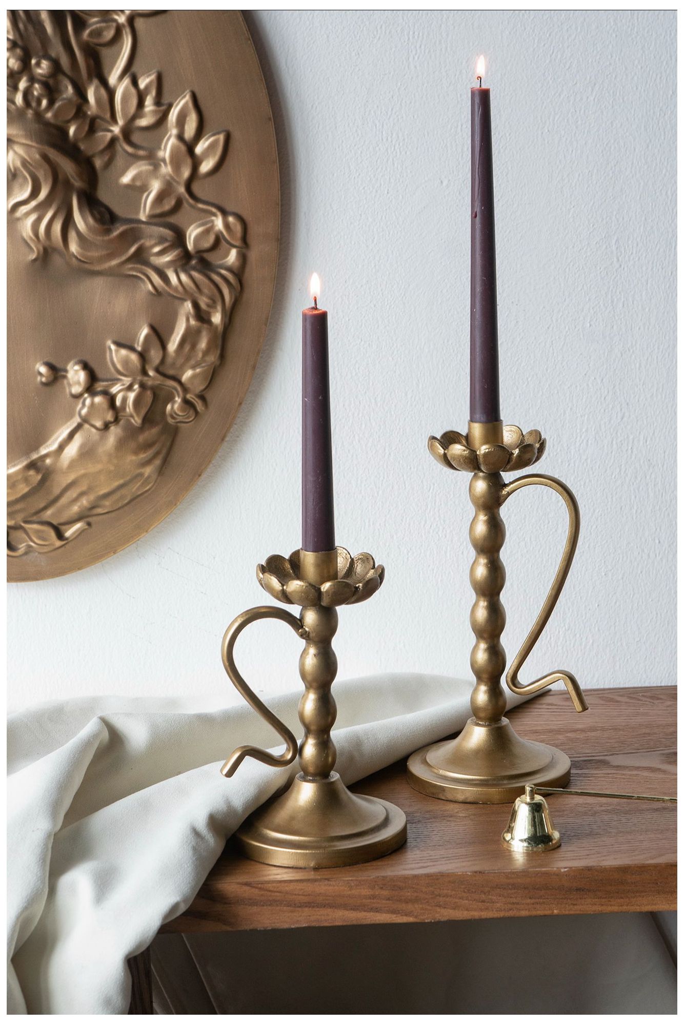 Decorative Gold Iron Candle Holder Ribbed Design Curved Handle