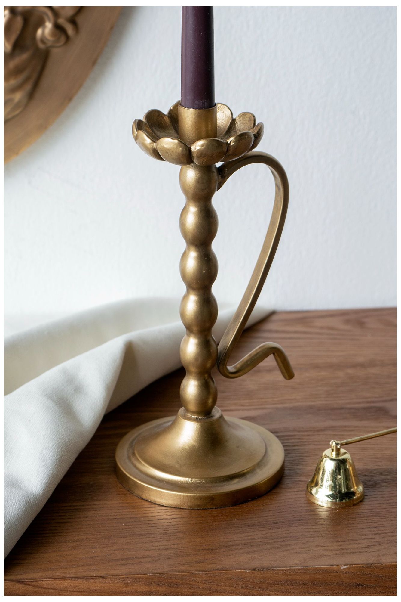 Decorative Gold Iron Candle Holder Ribbed Design Curved Handle