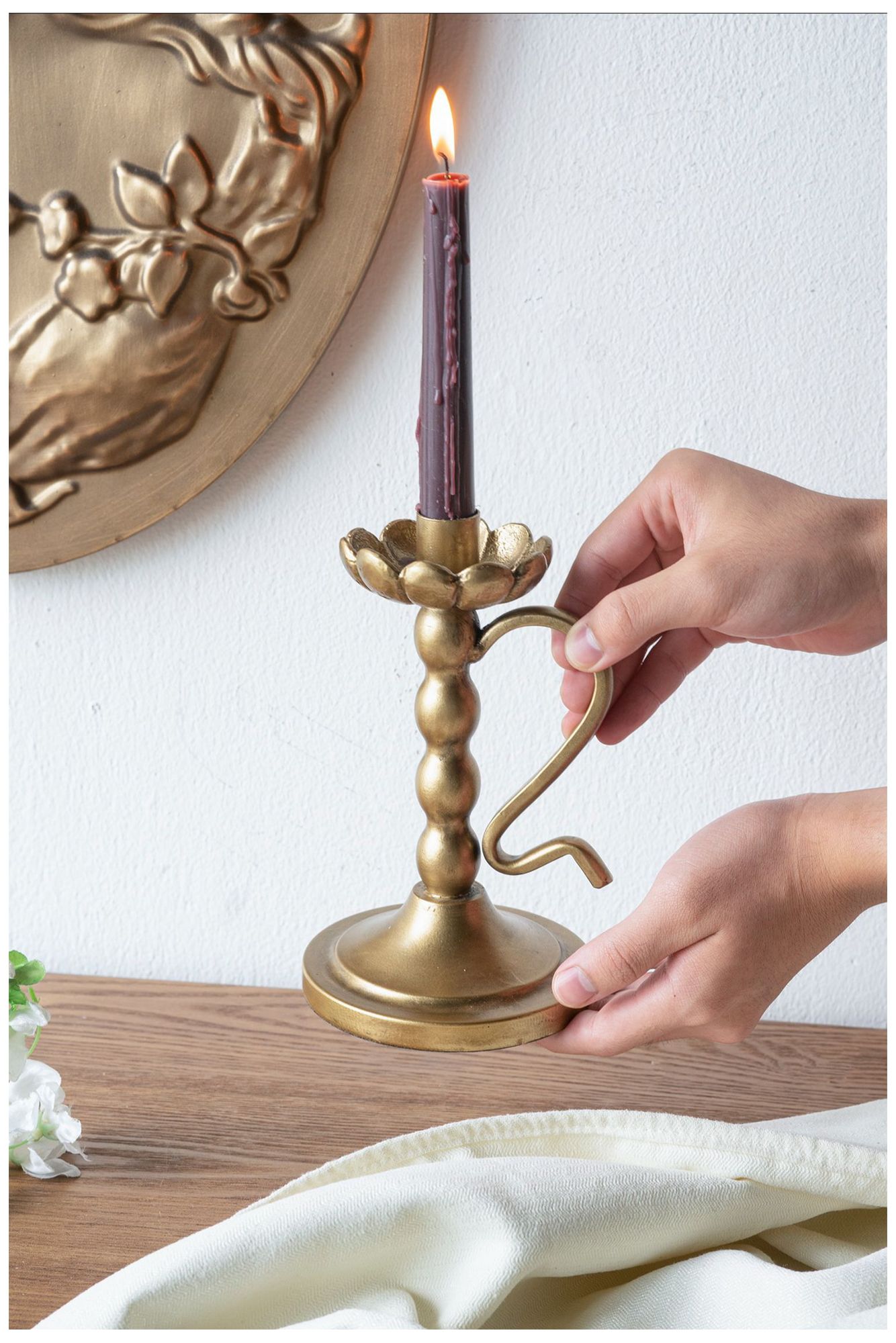 Decorative Gold Iron Candle Holder Ribbed Design Curved Handle