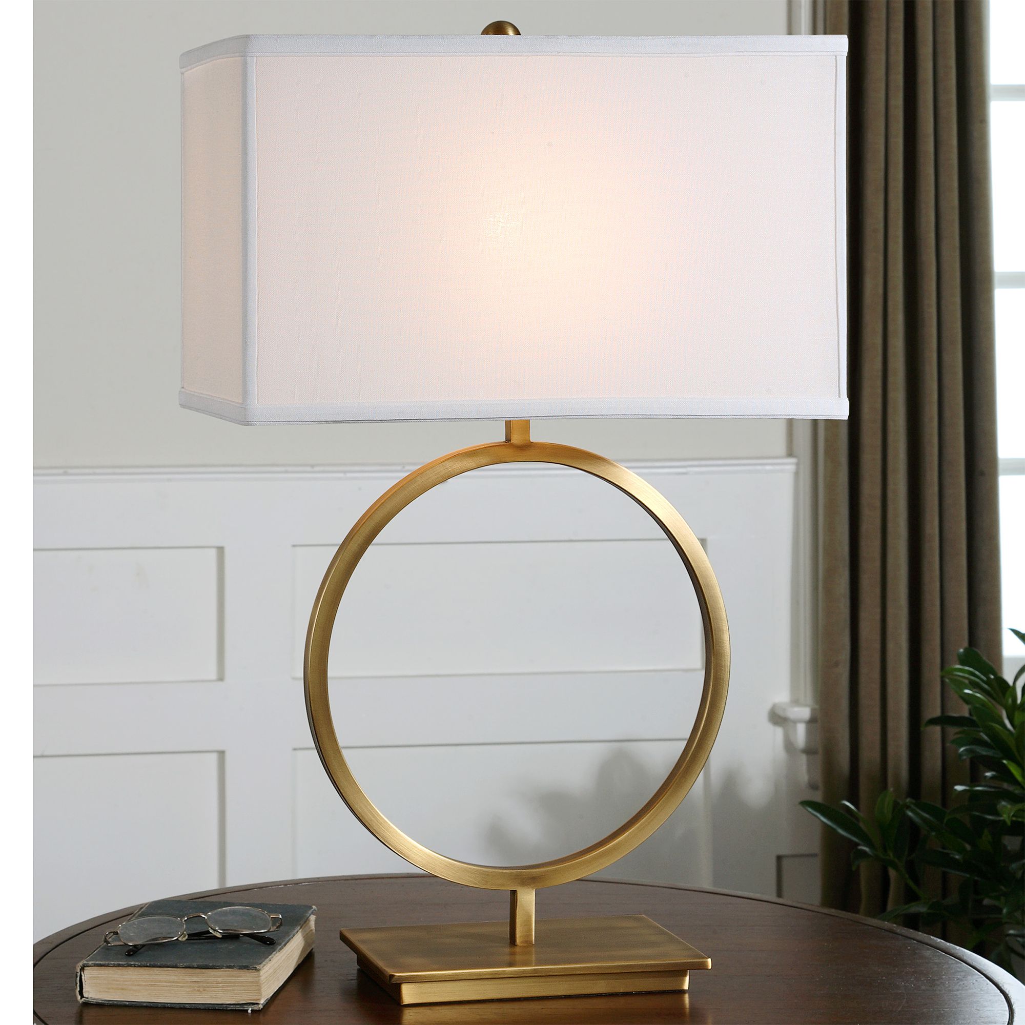 Brass ring best sale table lamp