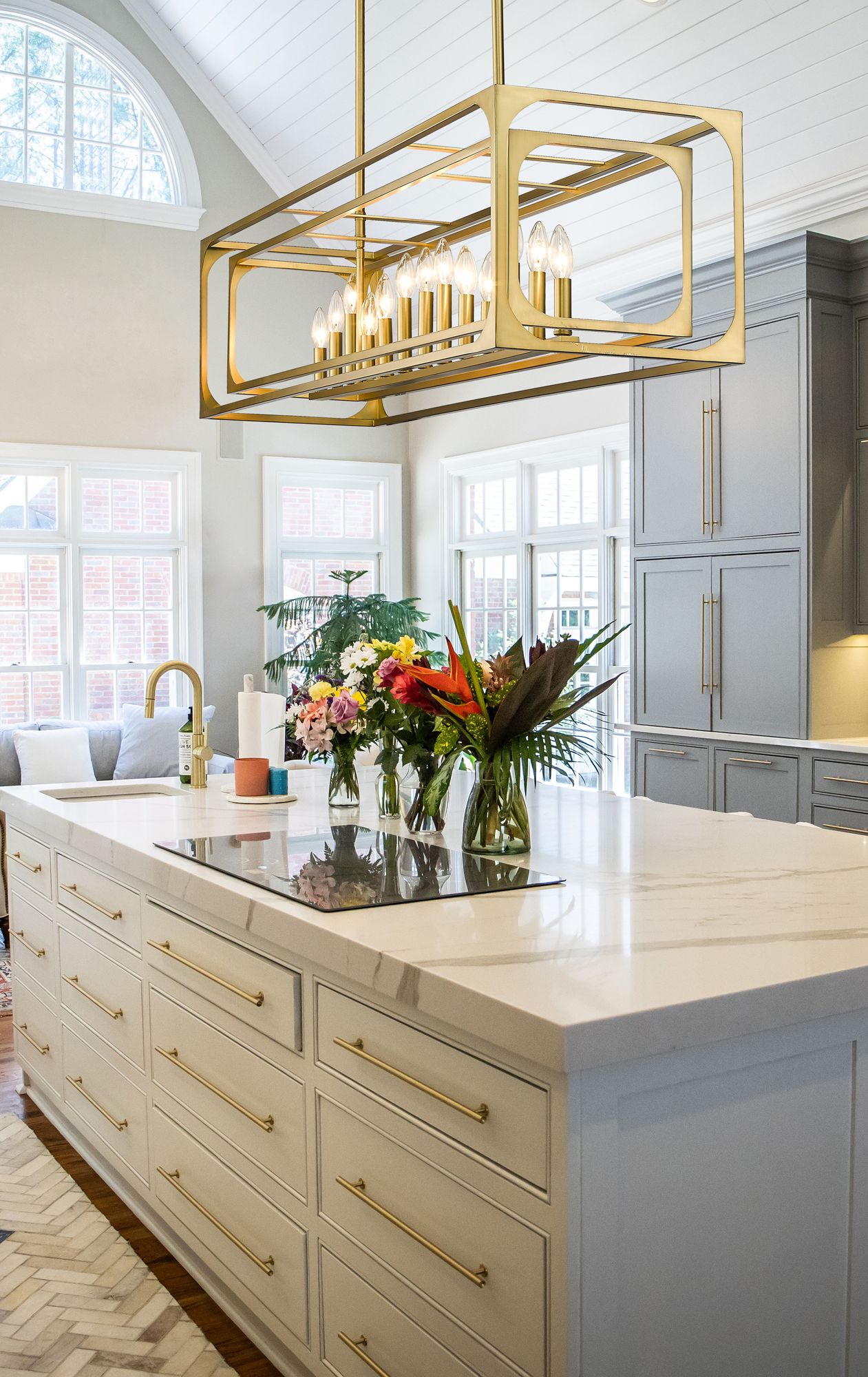 Image 3 Easton by Z-Lite Rubbed Brass 13 inch 13 Light Island more views