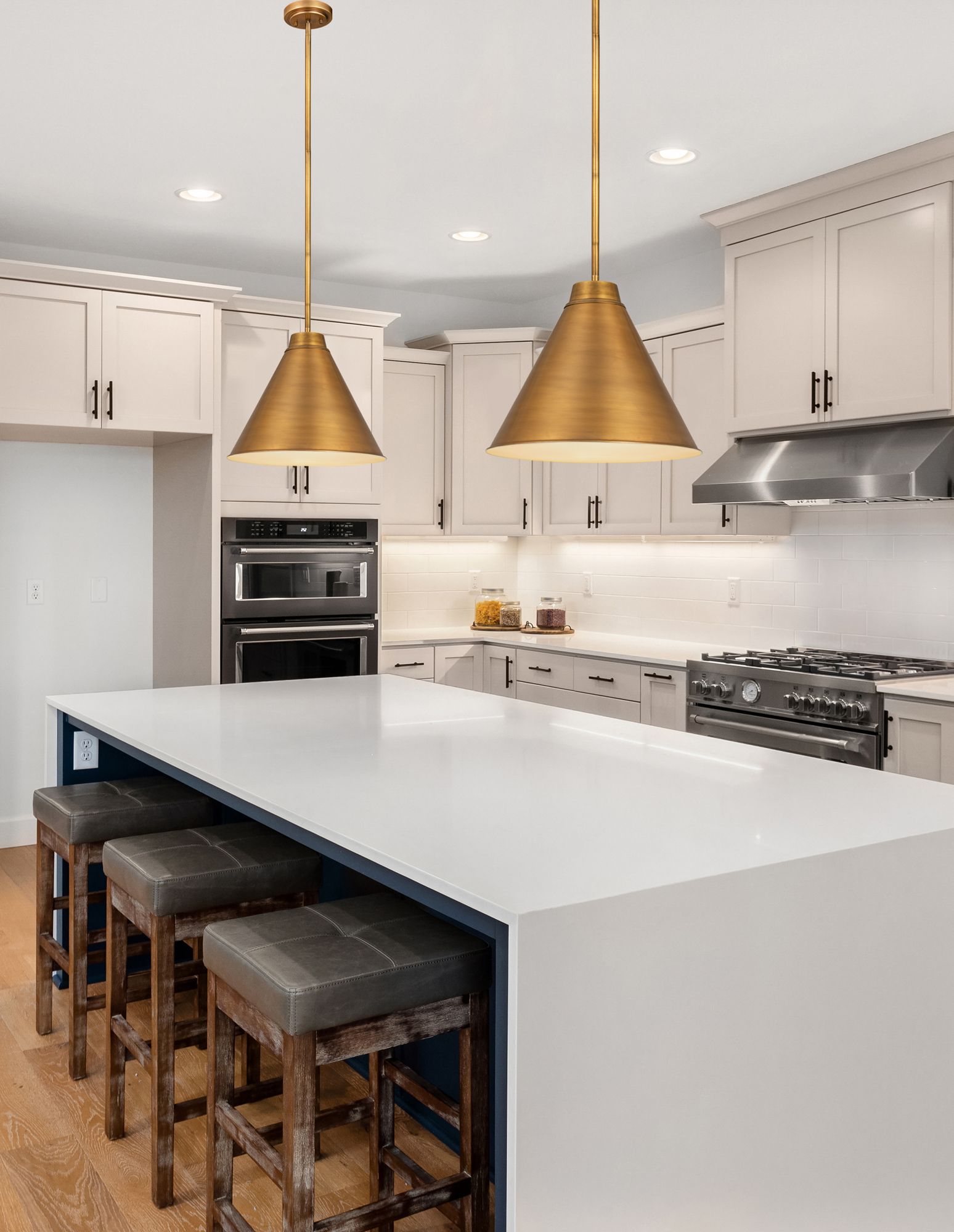 Image 2 Eaton by Z-Lite Rubbed Brass 18 inch 1 Light Pendant more views