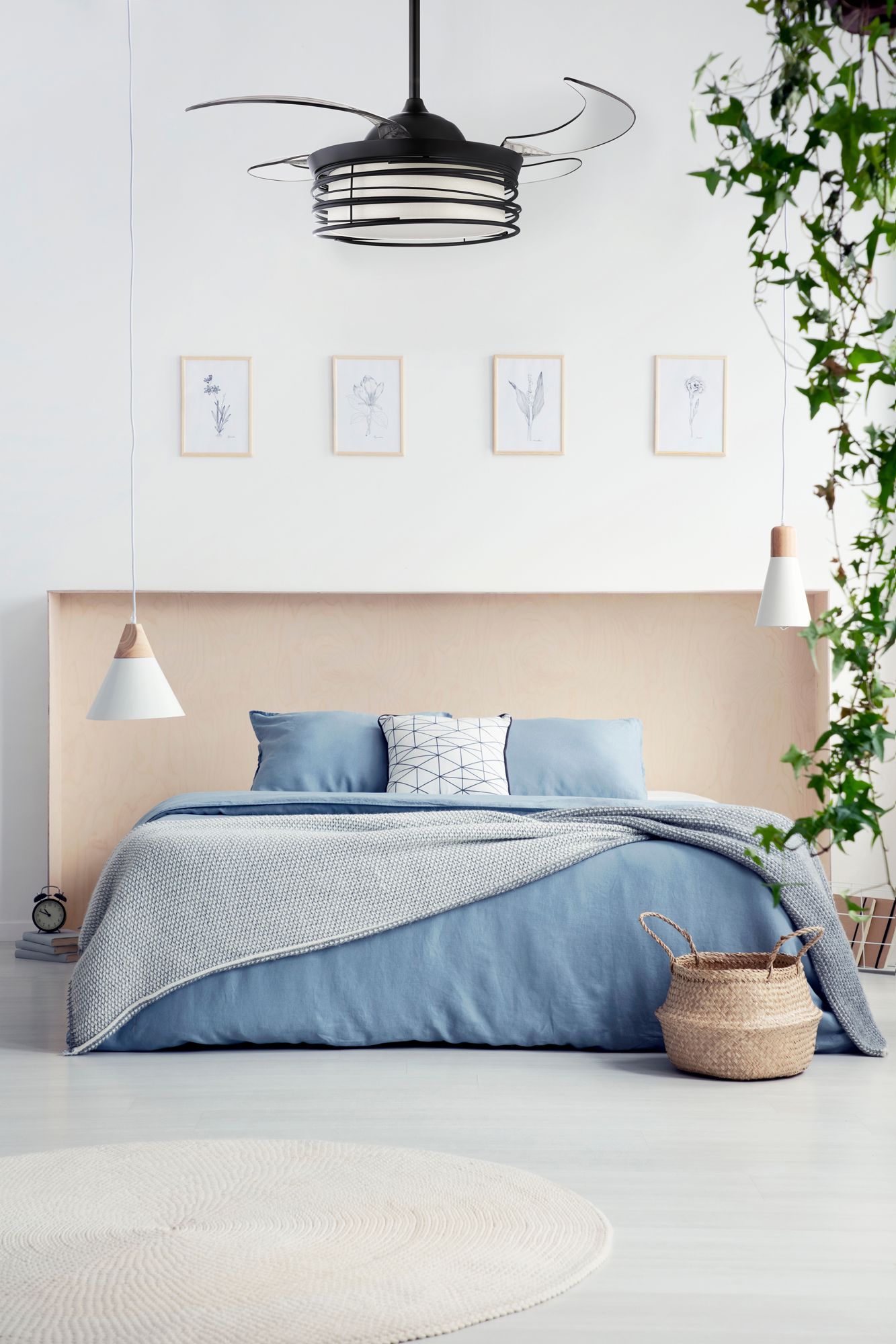 Image 2 Fanaway Luna 48" Black Retractable Blade Fan & Light more views