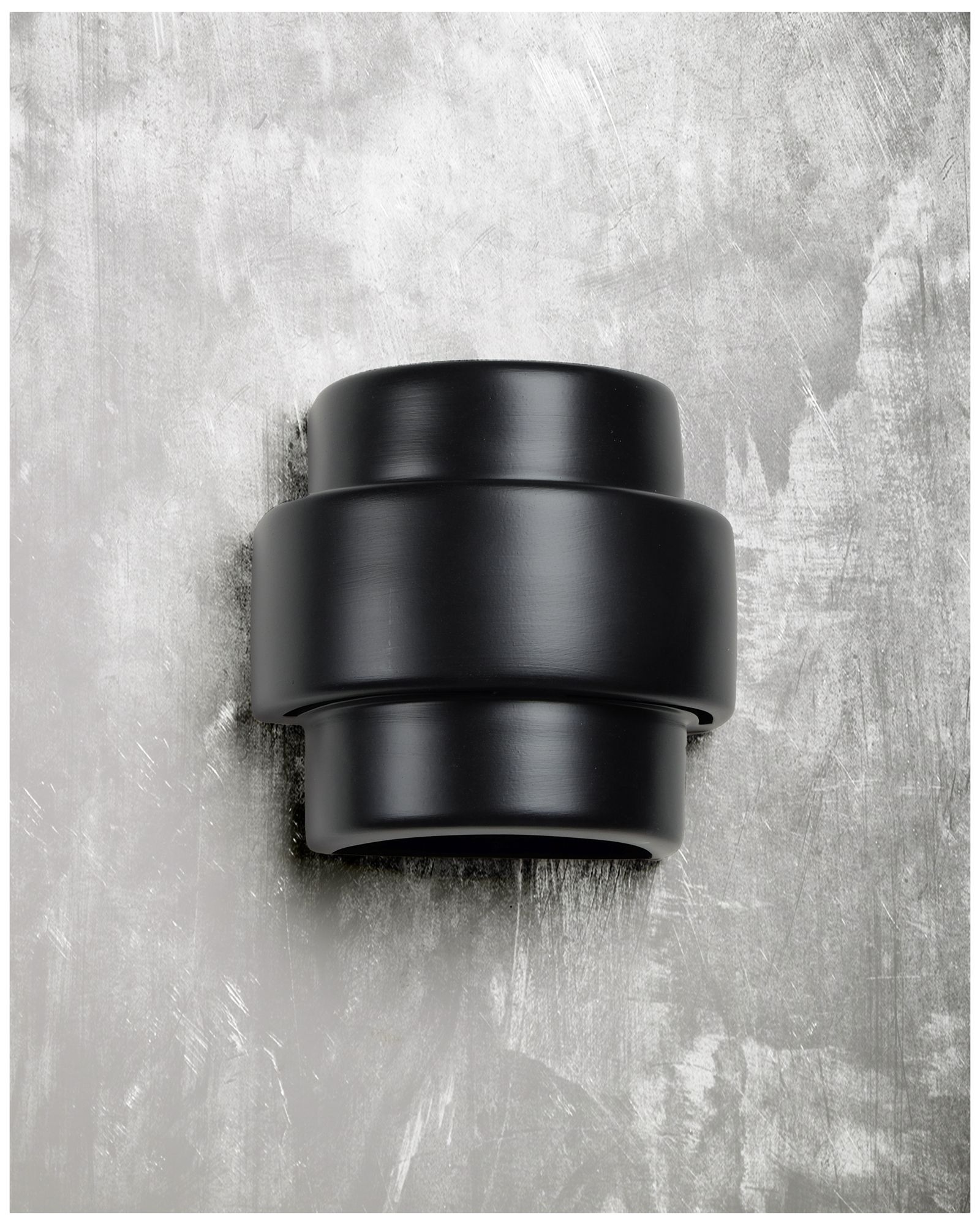 Image 3 Fasciato-10-inch-high-ceramic-black-up/down-LED-outdoor-wall-light more views