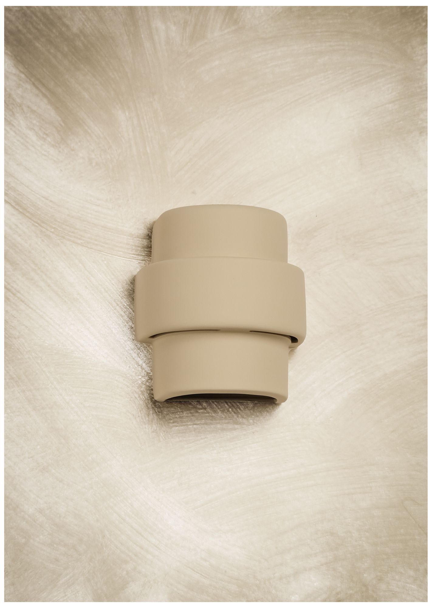 Image 3 Fasciato-9-inch-high-ceramic-beige-up/down-LED-outdoor-wall-light more views